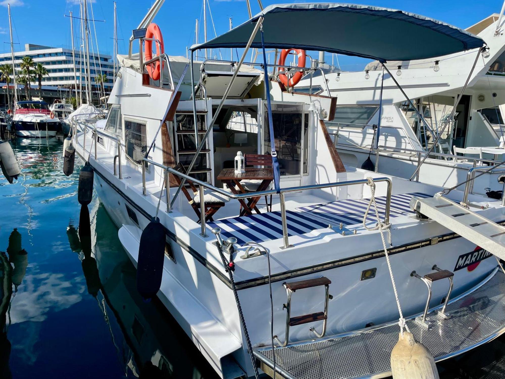 Barco Amplio Con 2 Camarotes / Comfy Boat With 2 Bedrooms - Hotel en barco Barcelona