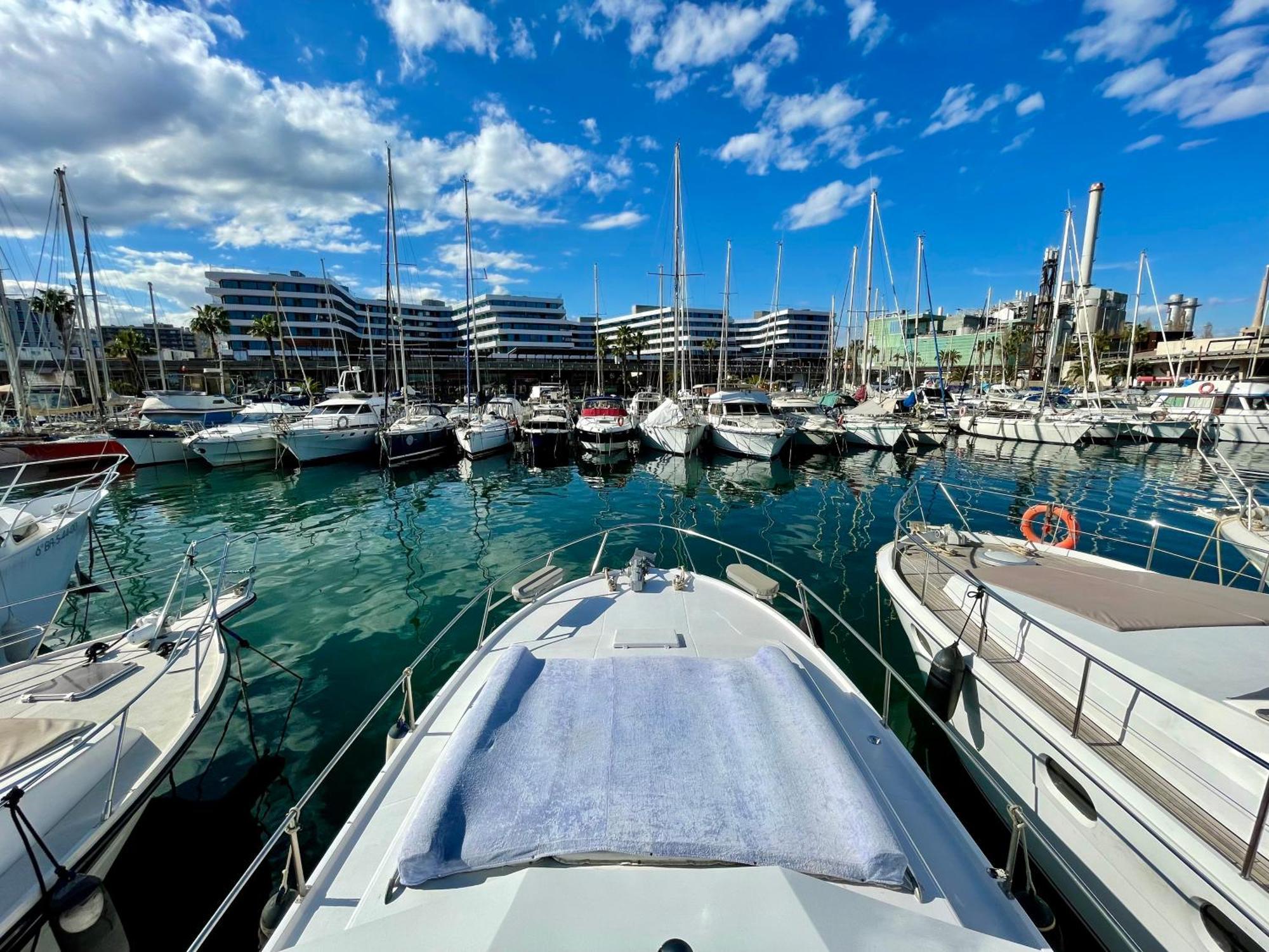 Hotel en barco Barco Amplio Con 2 Camarotes / Comfy Boat With 2 Bedrooms -