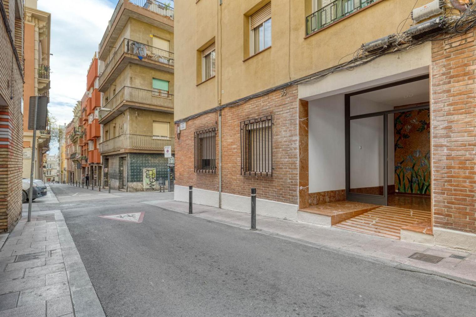 Blueground De Gracia Furniture Decor Bcn-72 *