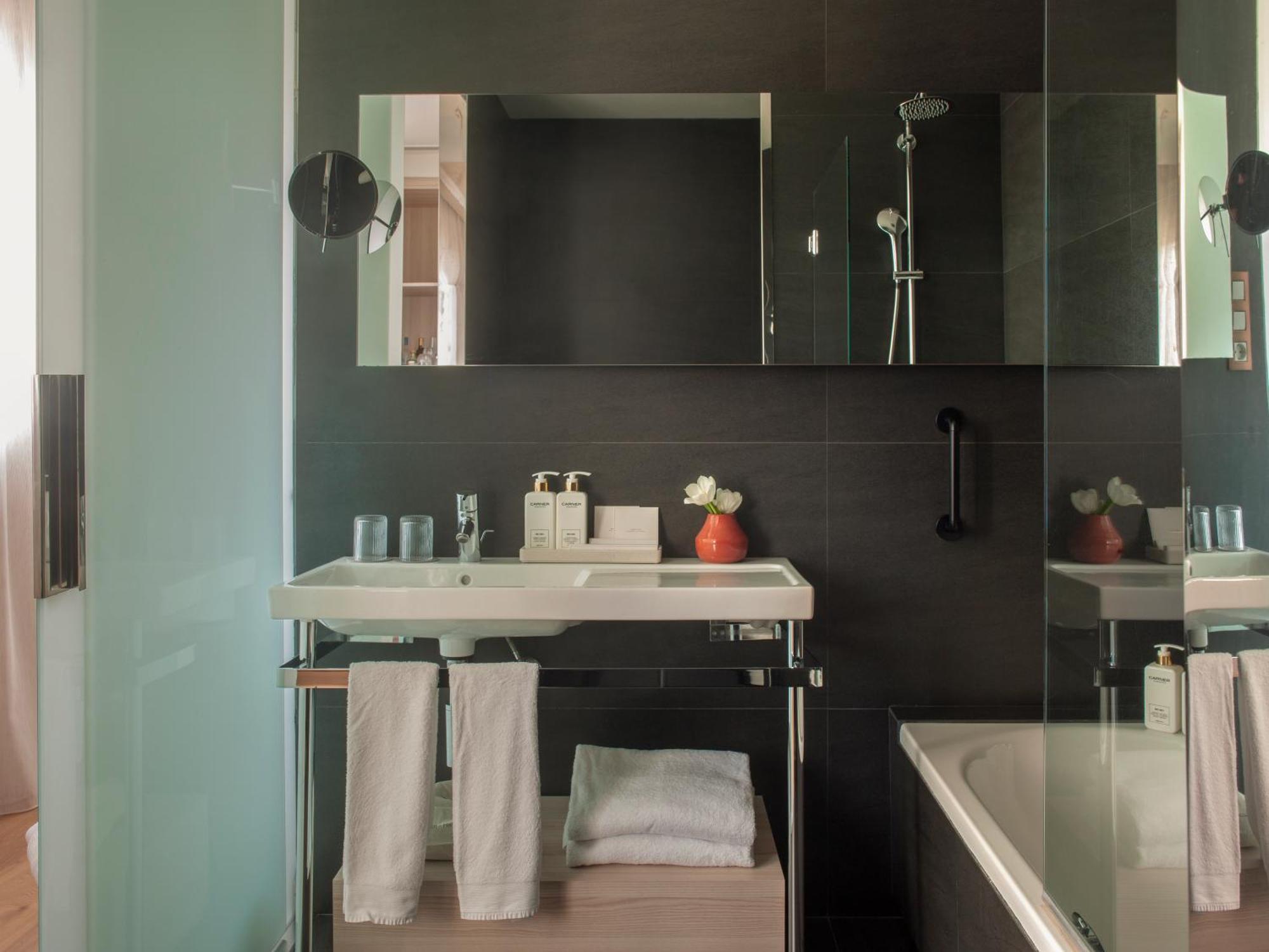 Grand Central, Small Luxury