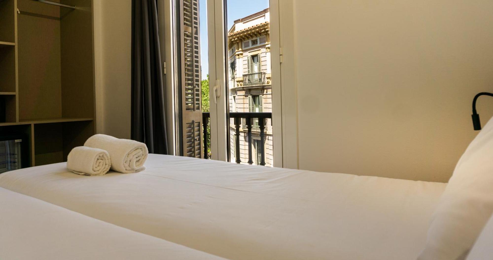 Pensión Fontanella House 2*