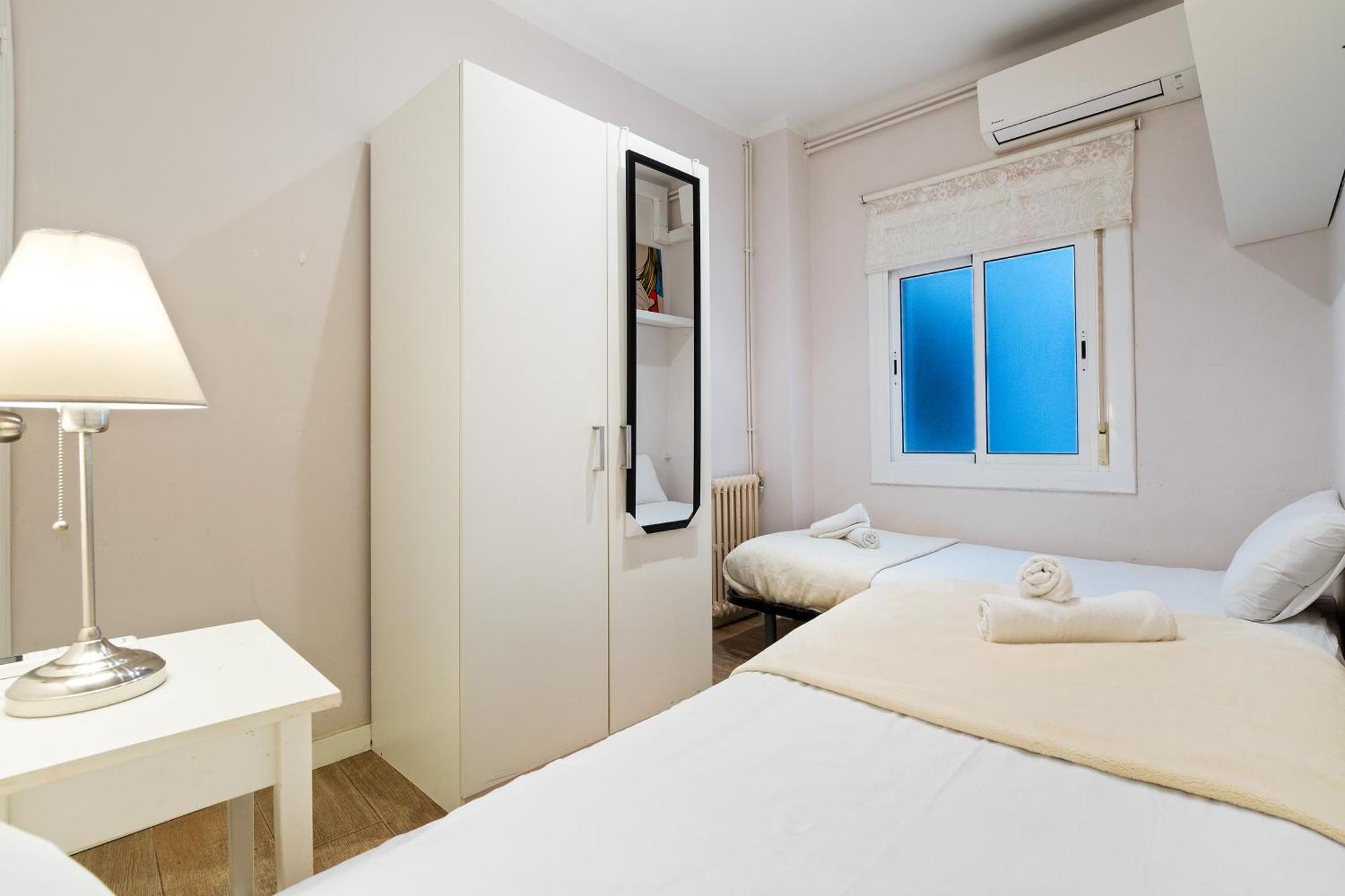 Eixample Ac, Sunlit Balcony & Prime Location Apartamento *