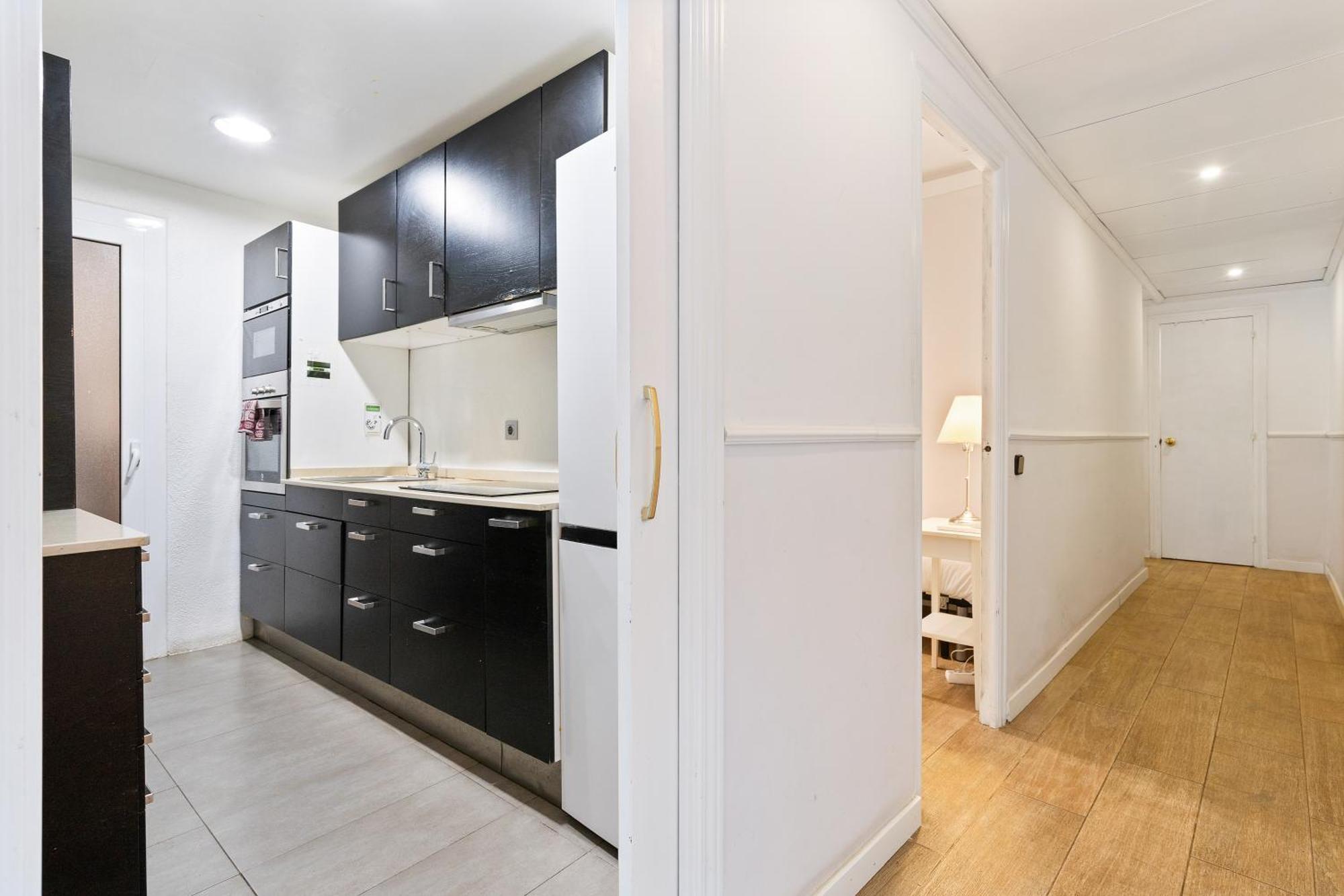 Eixample Ac, Sunlit Balcony & Prime Location Apartamento