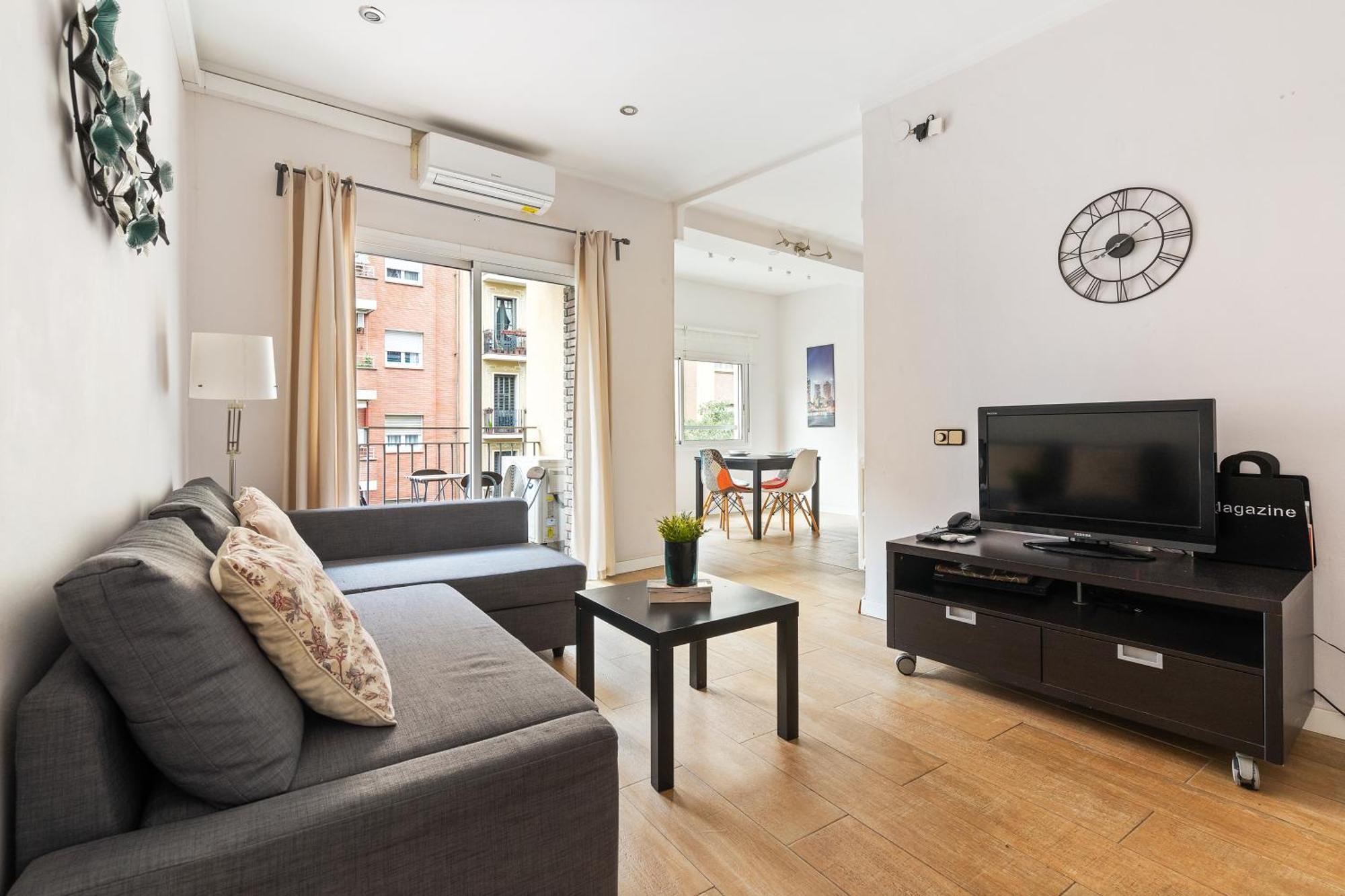 Apartamento Eixample Ac, Sunlit Balcony & Prime Location
