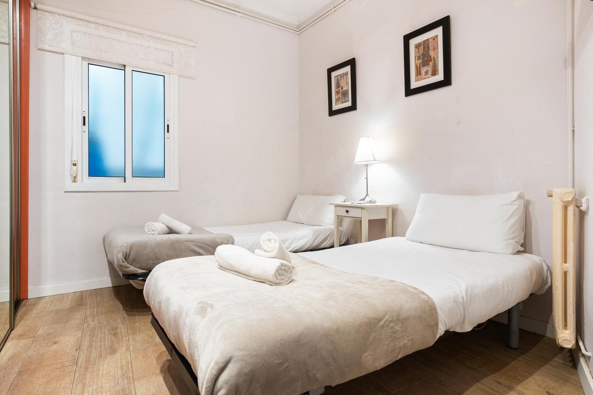 Eixample Ac, Sunlit Balcony & Prime Location Apartamento *