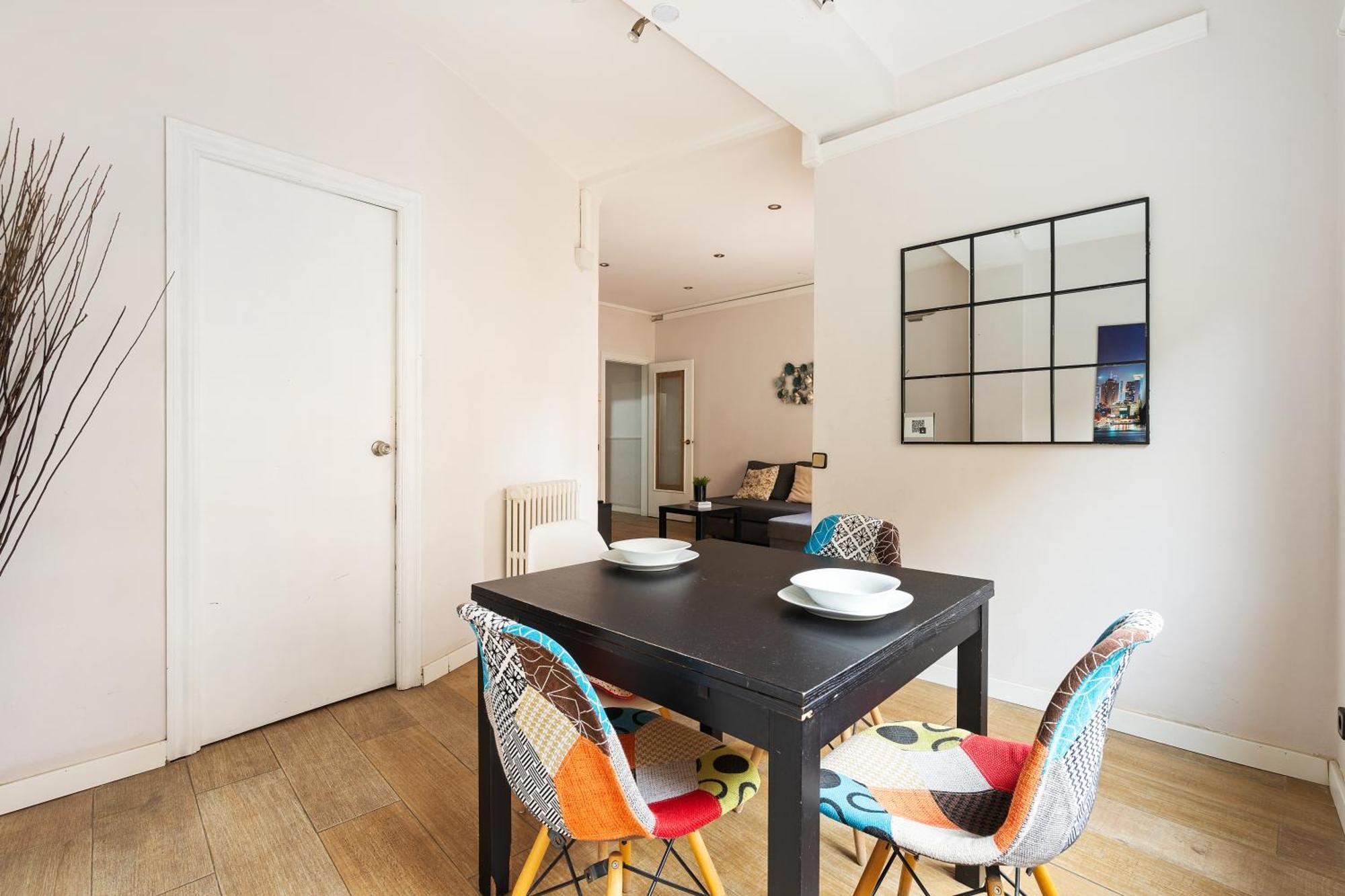 Eixample Ac, Sunlit Balcony & Prime Location Apartamento
