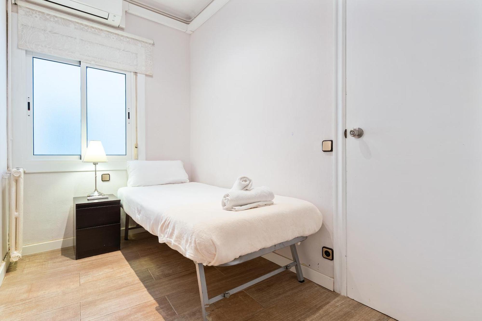 Eixample Ac, Sunlit Balcony & Prime Location Apartamento Barcelona