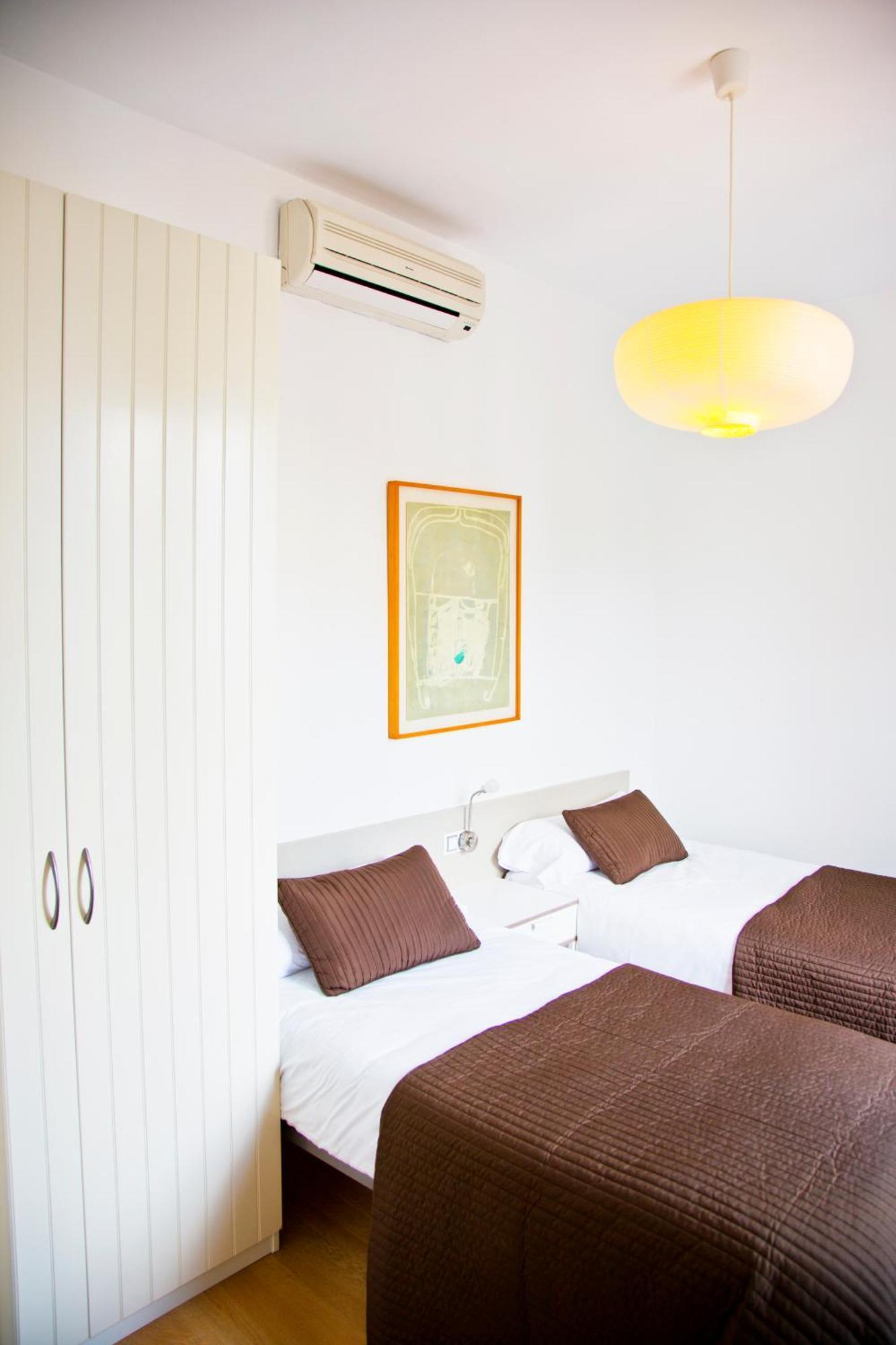 Claris Apartment *