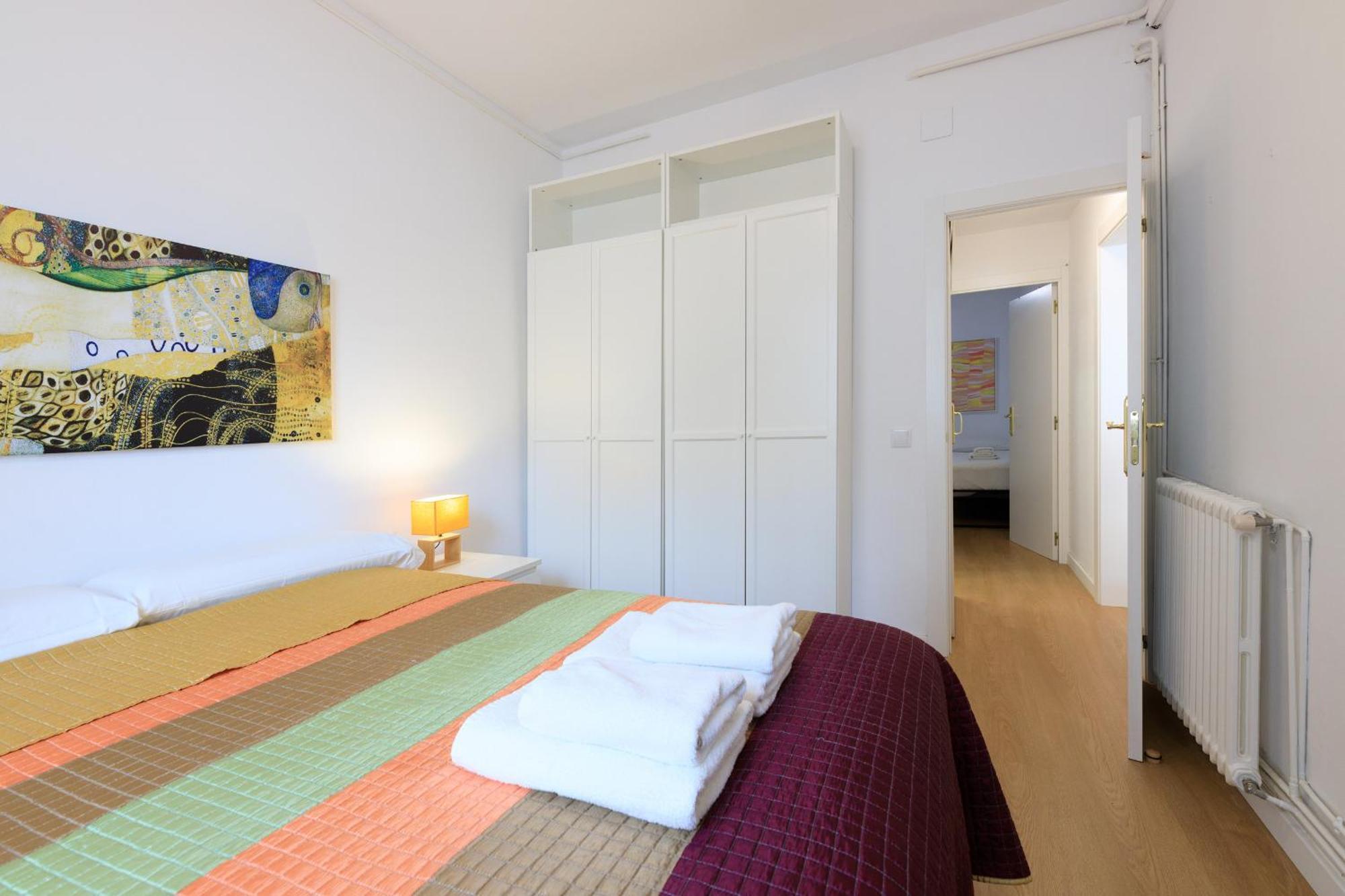 Aparteasy - Private Terrace, 3 Bedrooms, Eixample