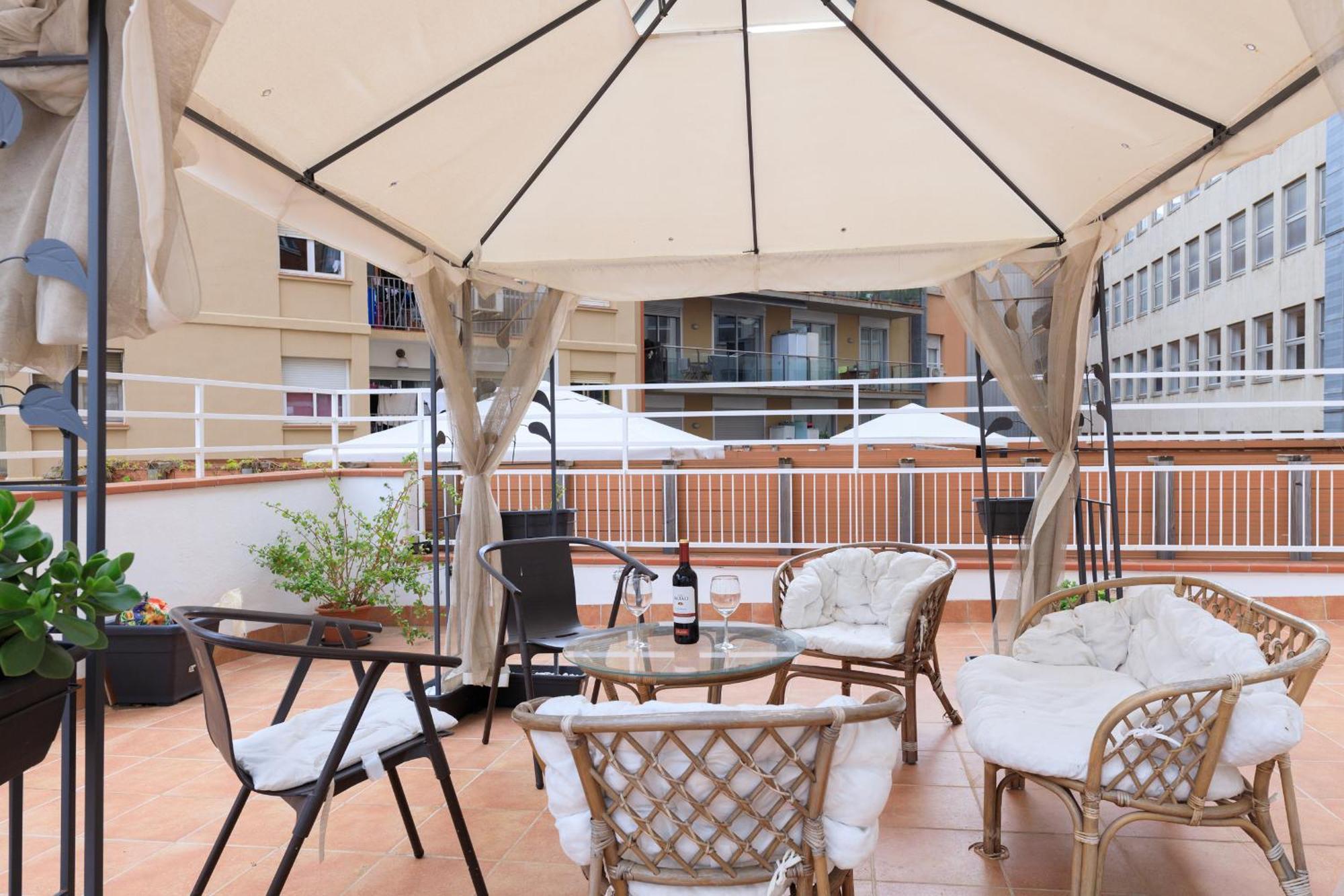 Aparteasy - Private Terrace, 3 Bedrooms, Eixample * Barcelona