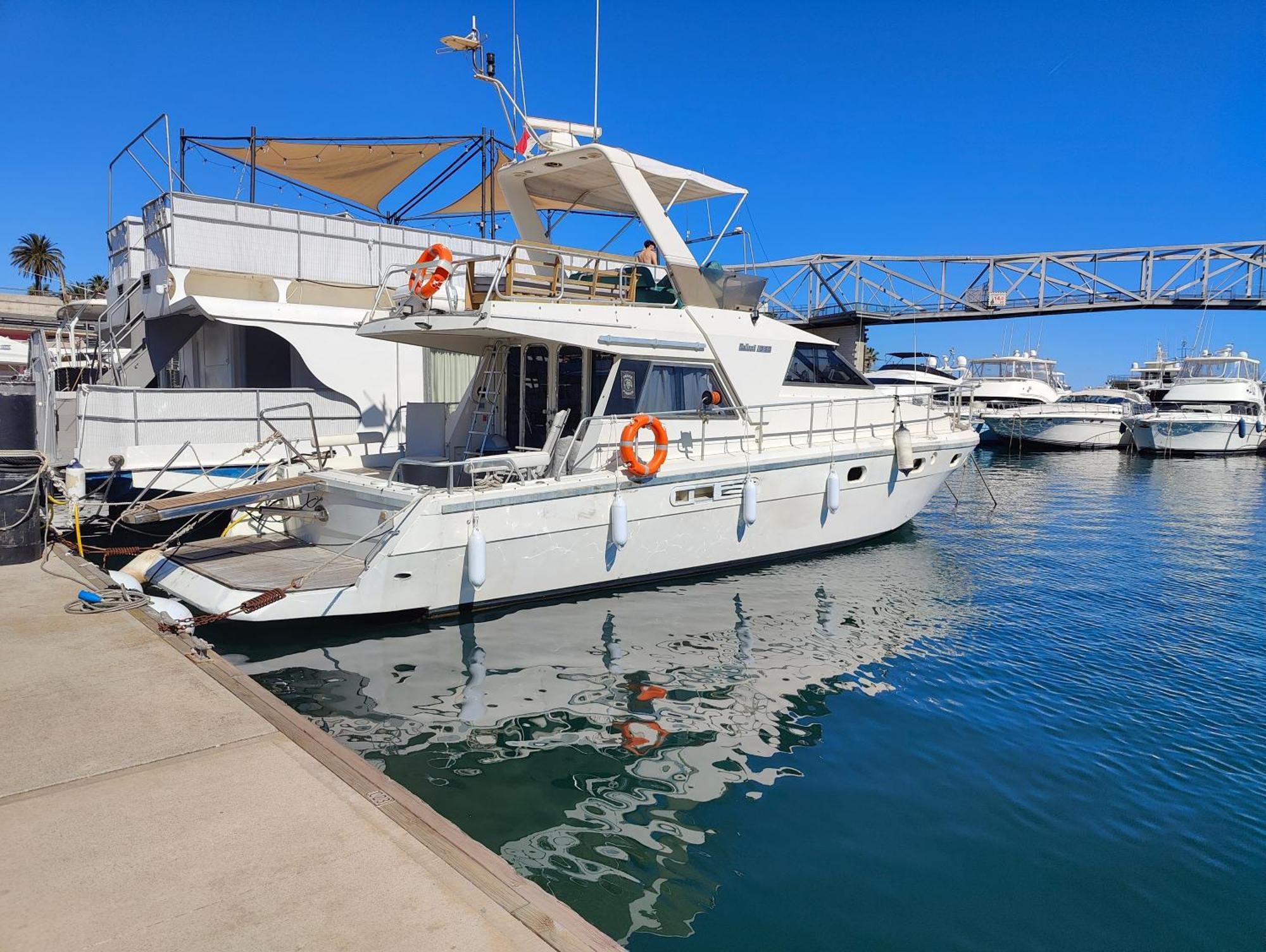 Hotel en barco Barco