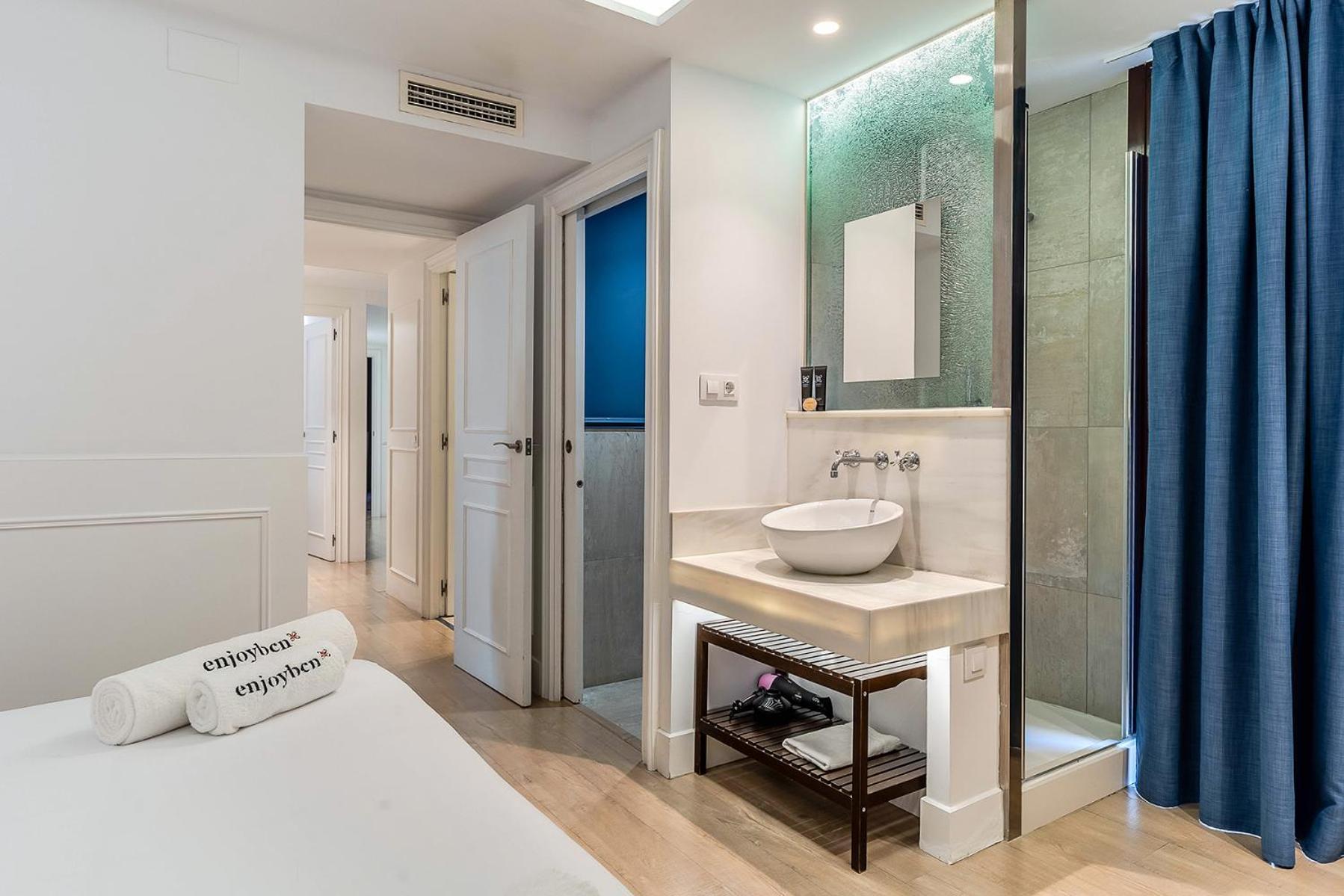 Enjoybcn Colon Apartment