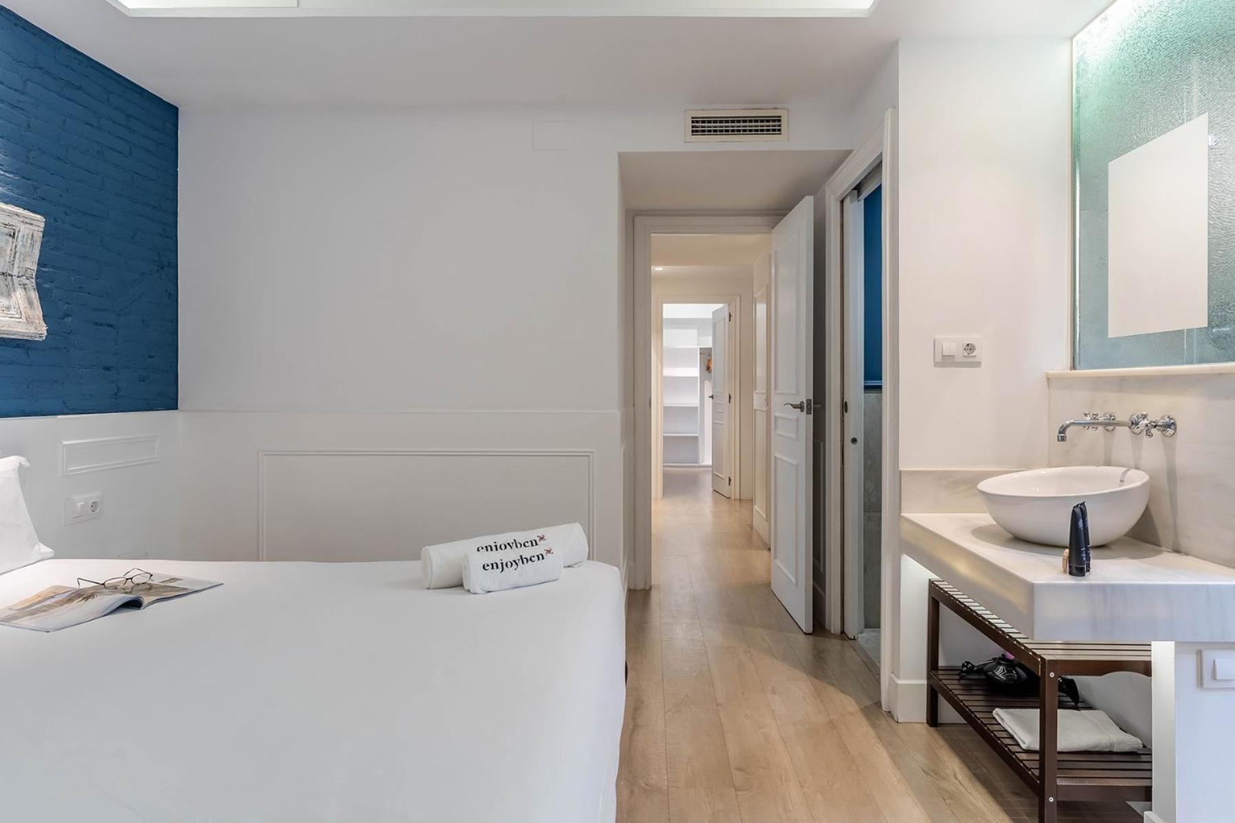 Enjoybcn Colon Apartment