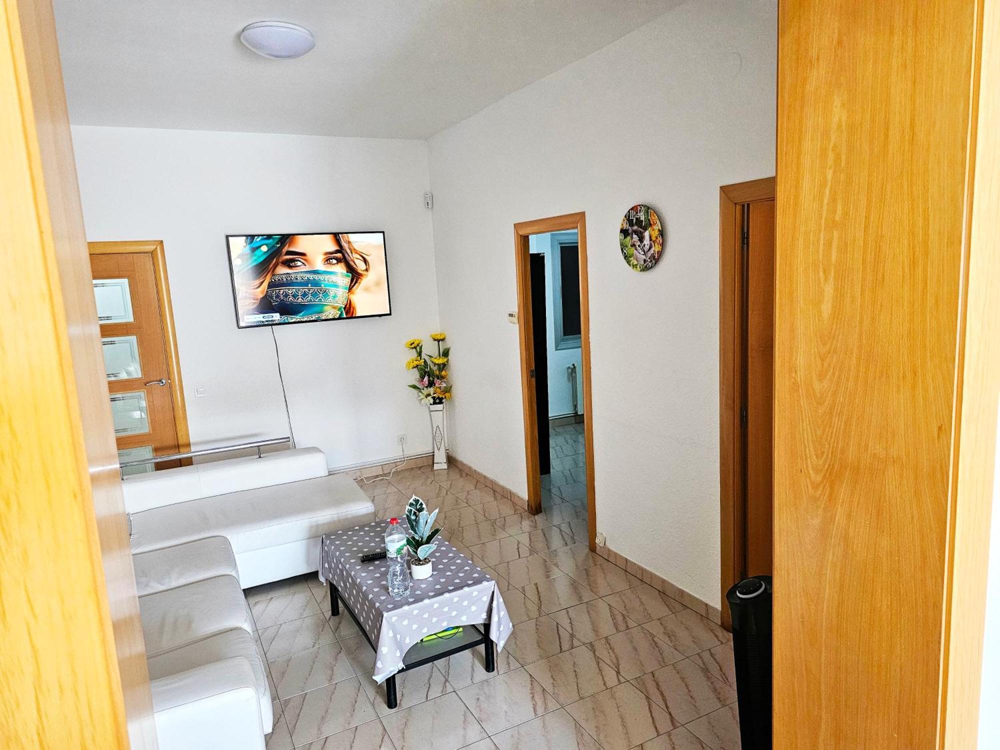 3 Bedroom Luxury In Apartment *
