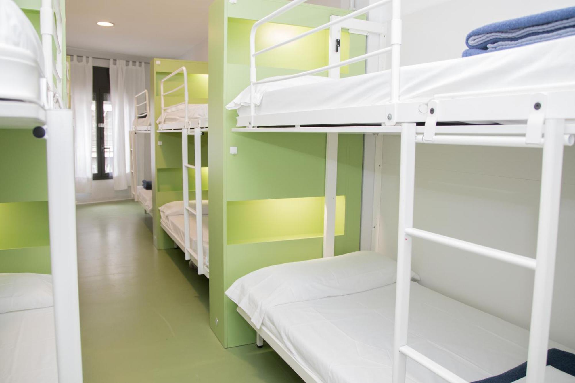 Sant Jordi Sagrada Familia Hostal