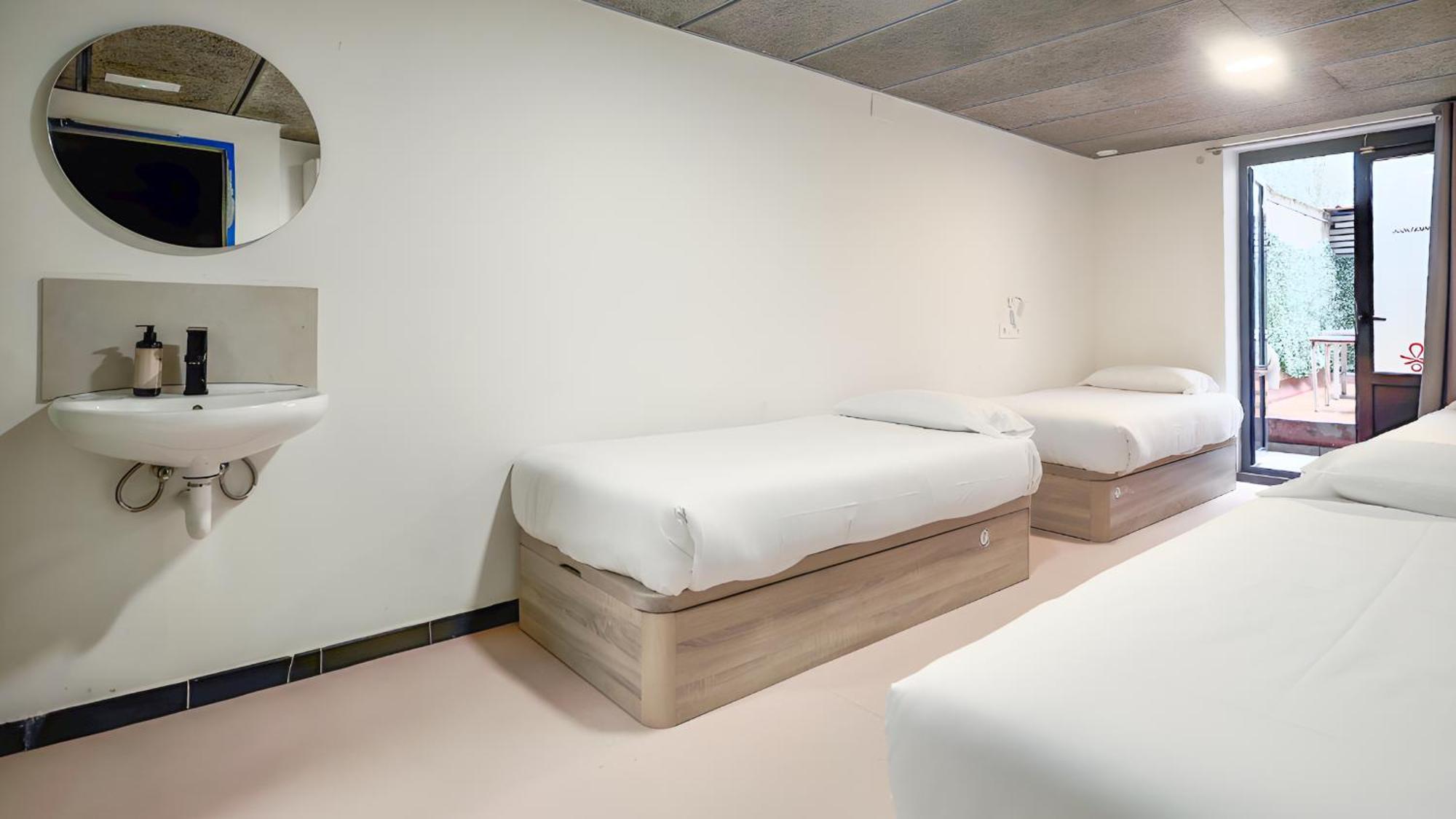 Hostal Ideal Youth *