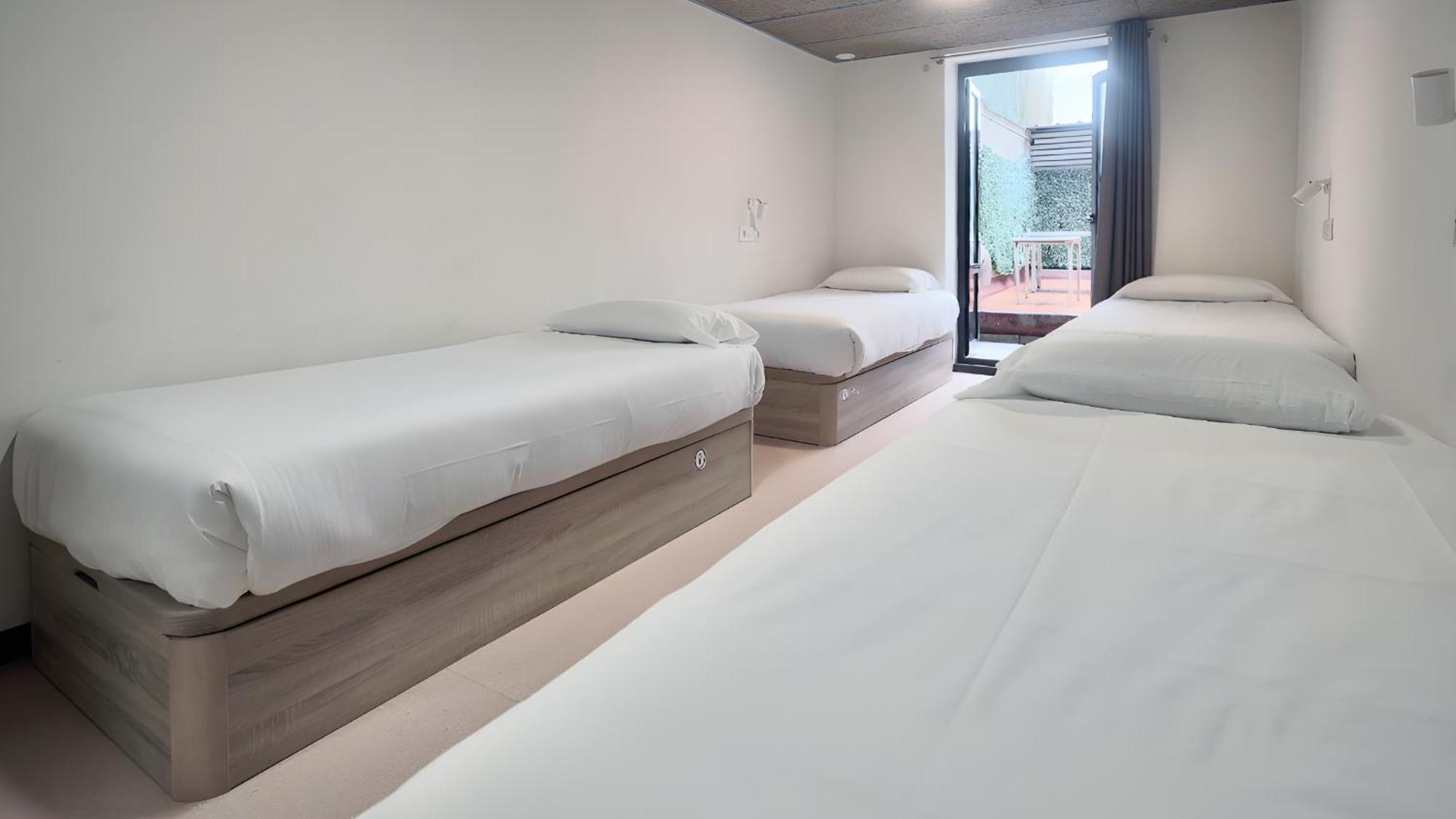 Ideal Youth Hostal *