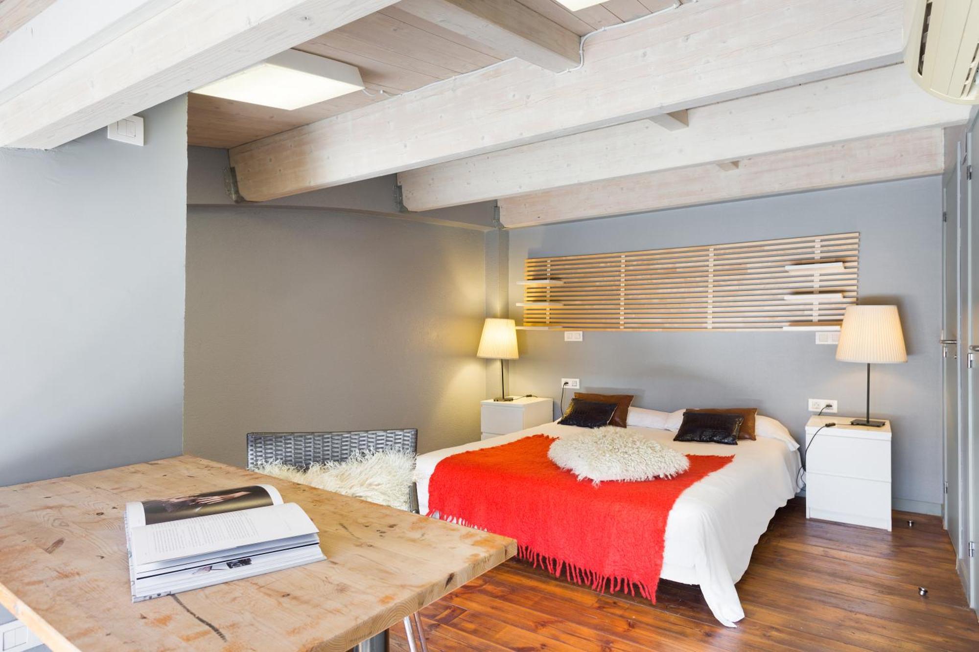 My Space Emirates - Spacious Near The Center Apartment Barcelona