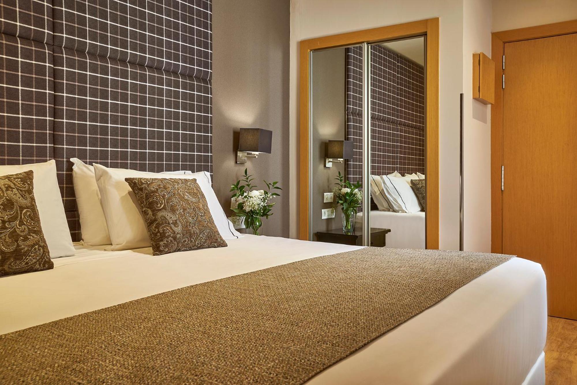 Hotel Hesperia Barri Gotic 3*