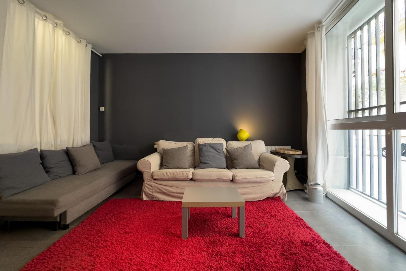 Ainb Sants Apartamento *