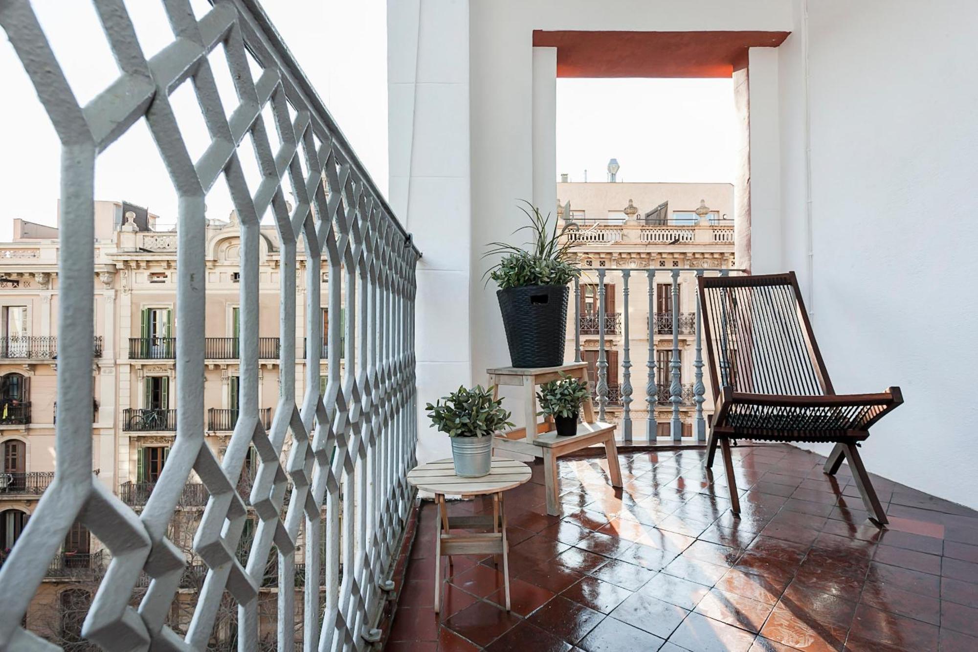 Beautiful With Terrace In Apartment Barcelona