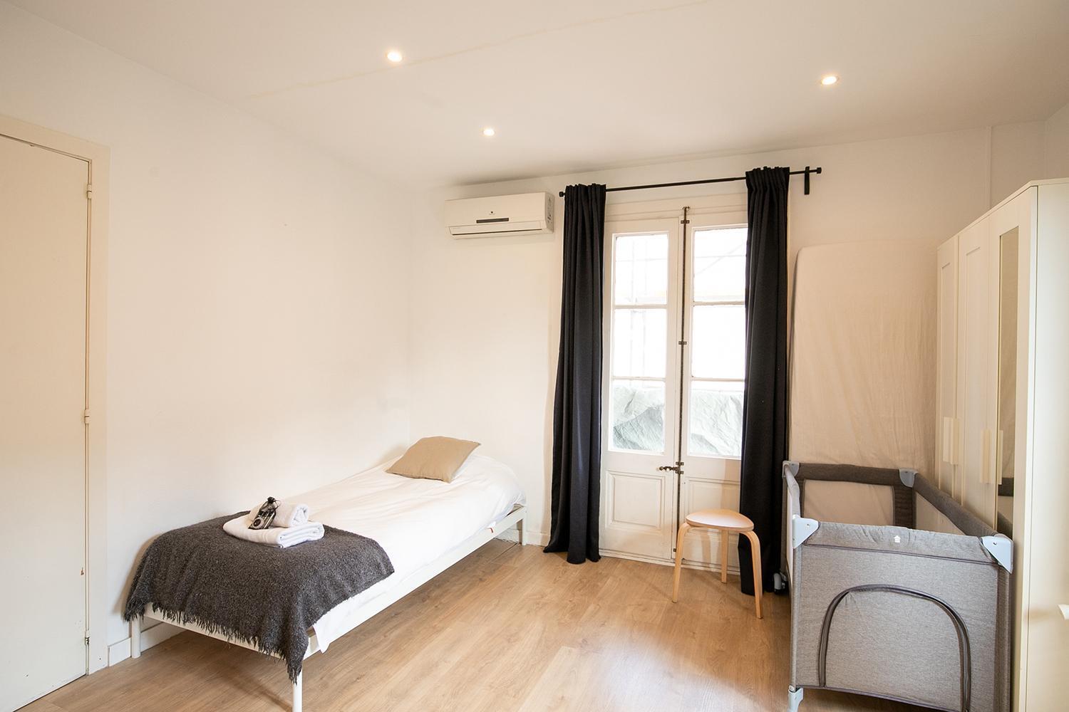 Apartment Beautiful With Terrace In Barcelona