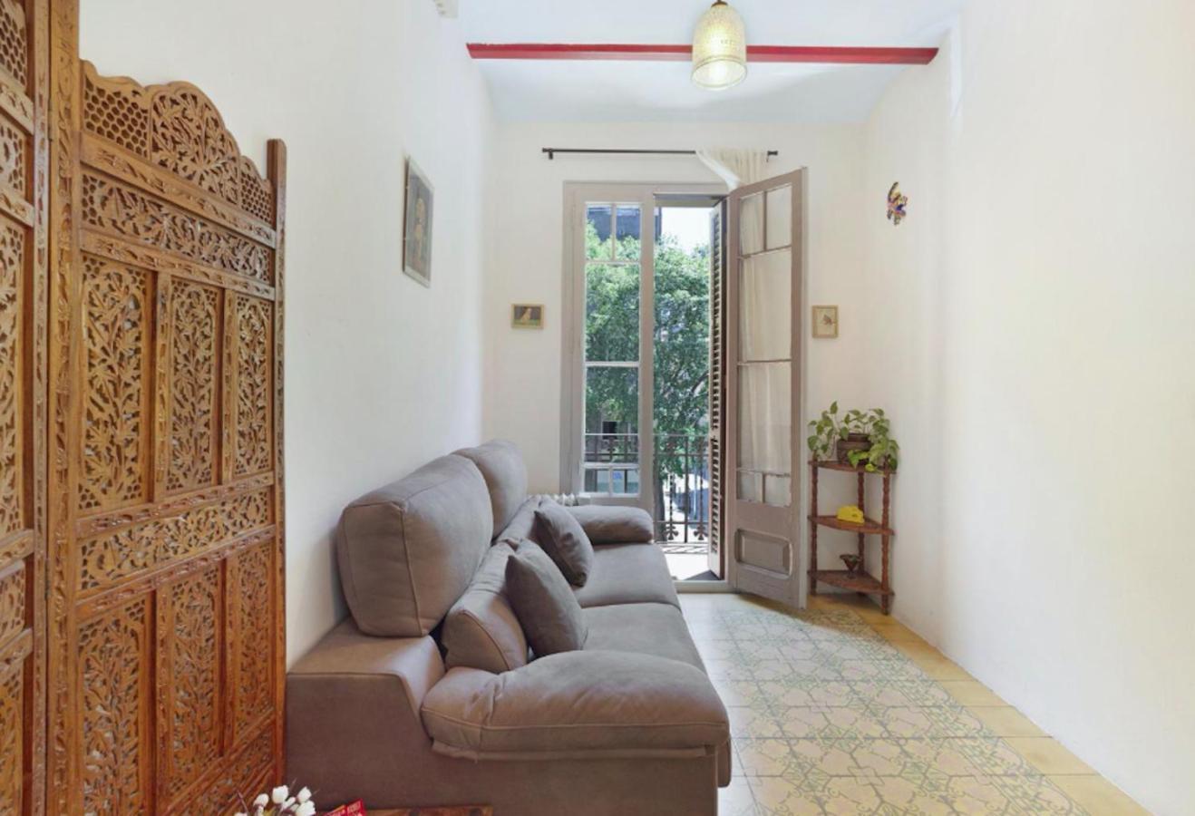 Great In Sagrada Familia With Balcony * Barcelona