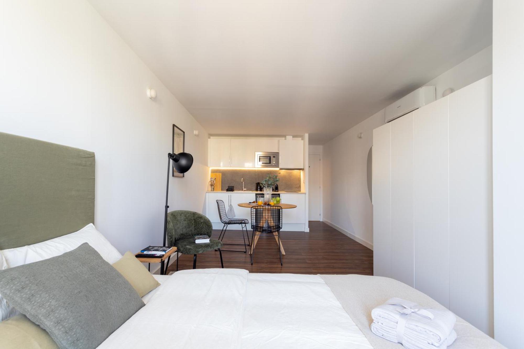 Modern Stylish & Barcelona