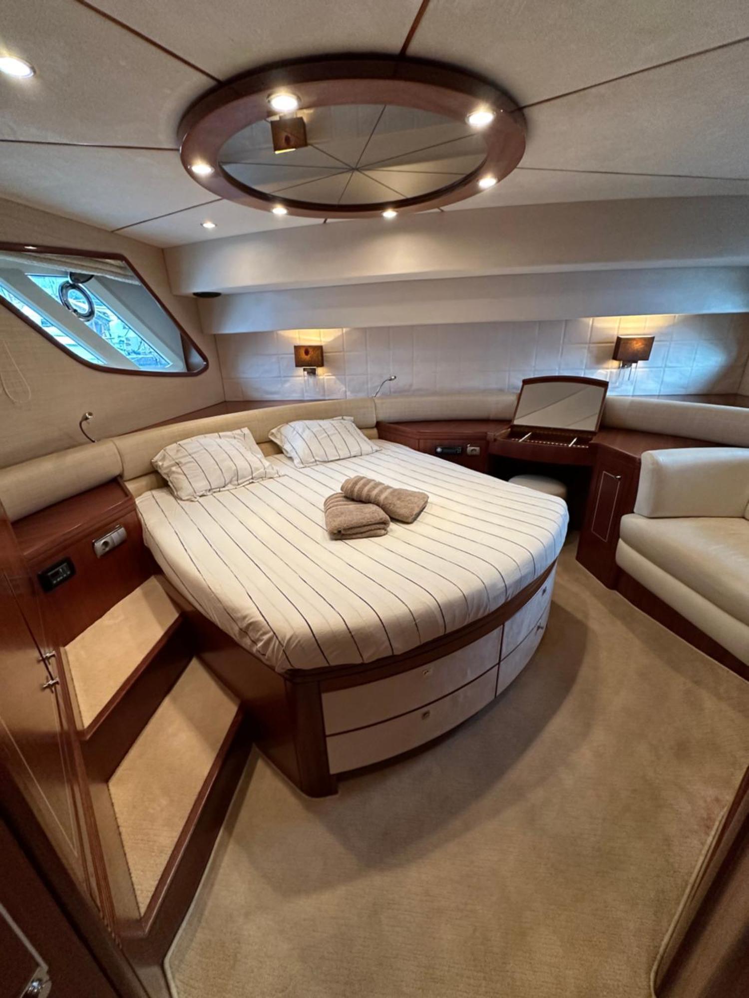 Yacht Pegasus Ii Hotel en barco Barcelona