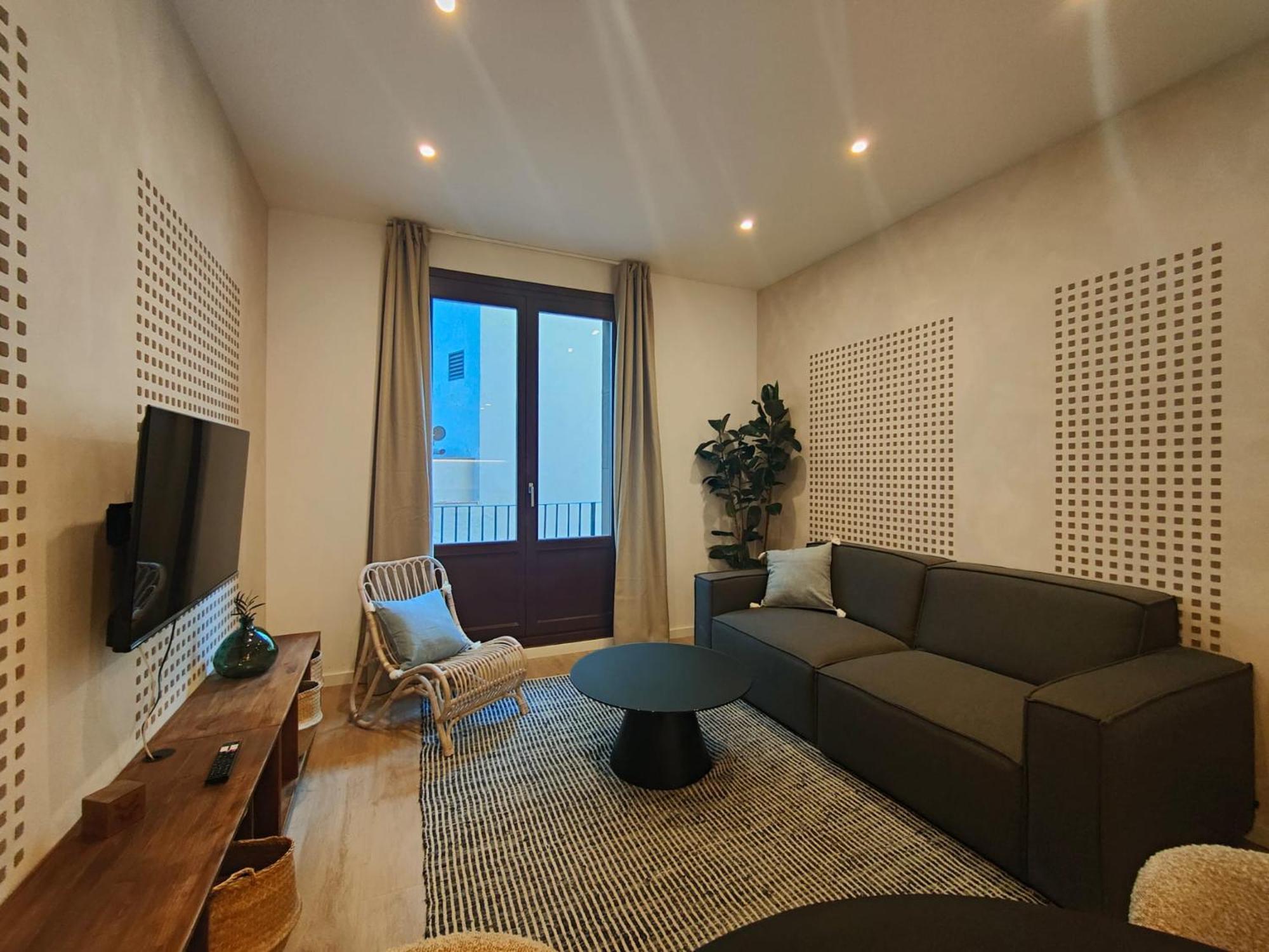 Luxury 4br With Balcony Apartment