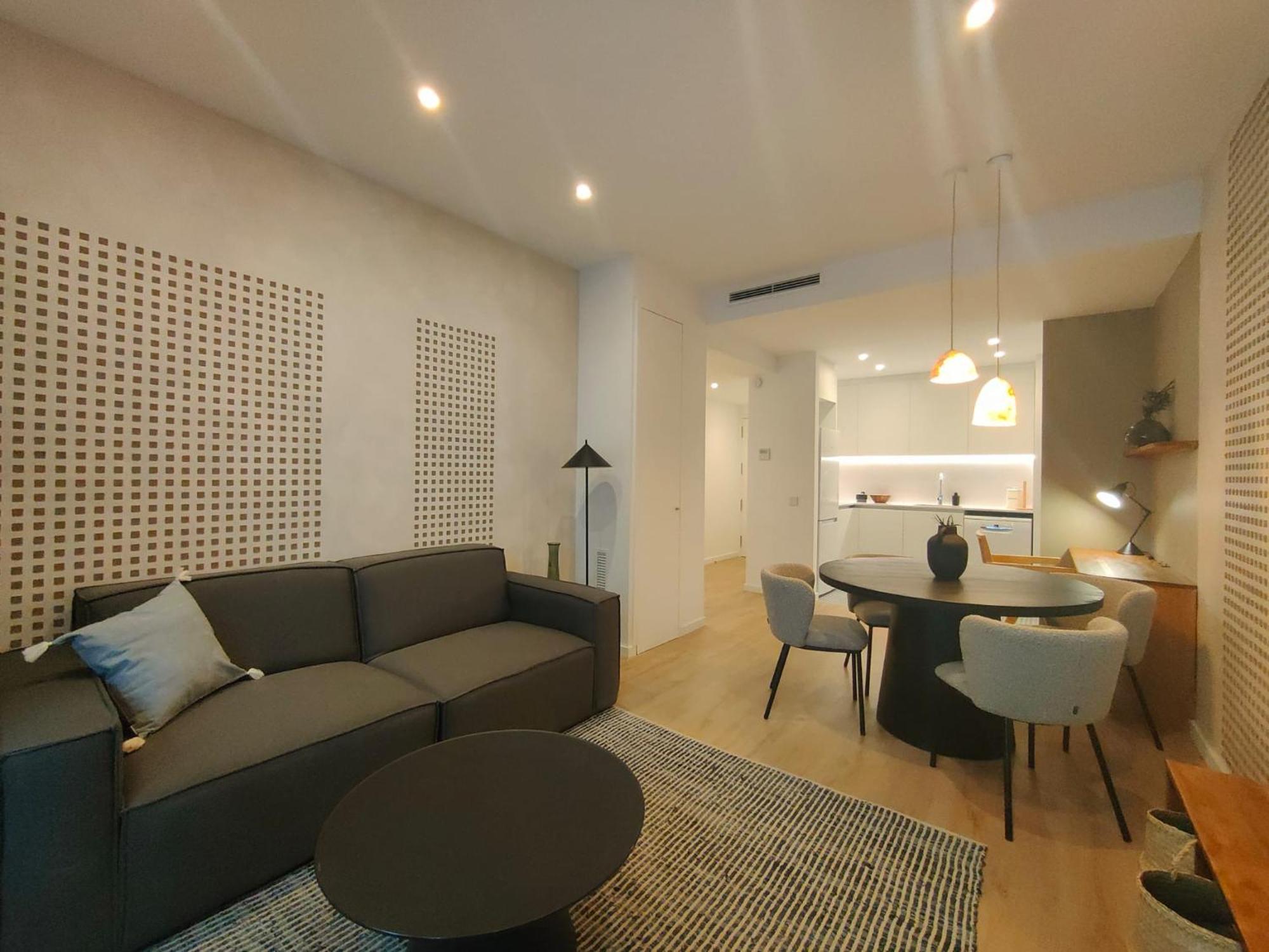 Luxury 4br With Balcony Apartment