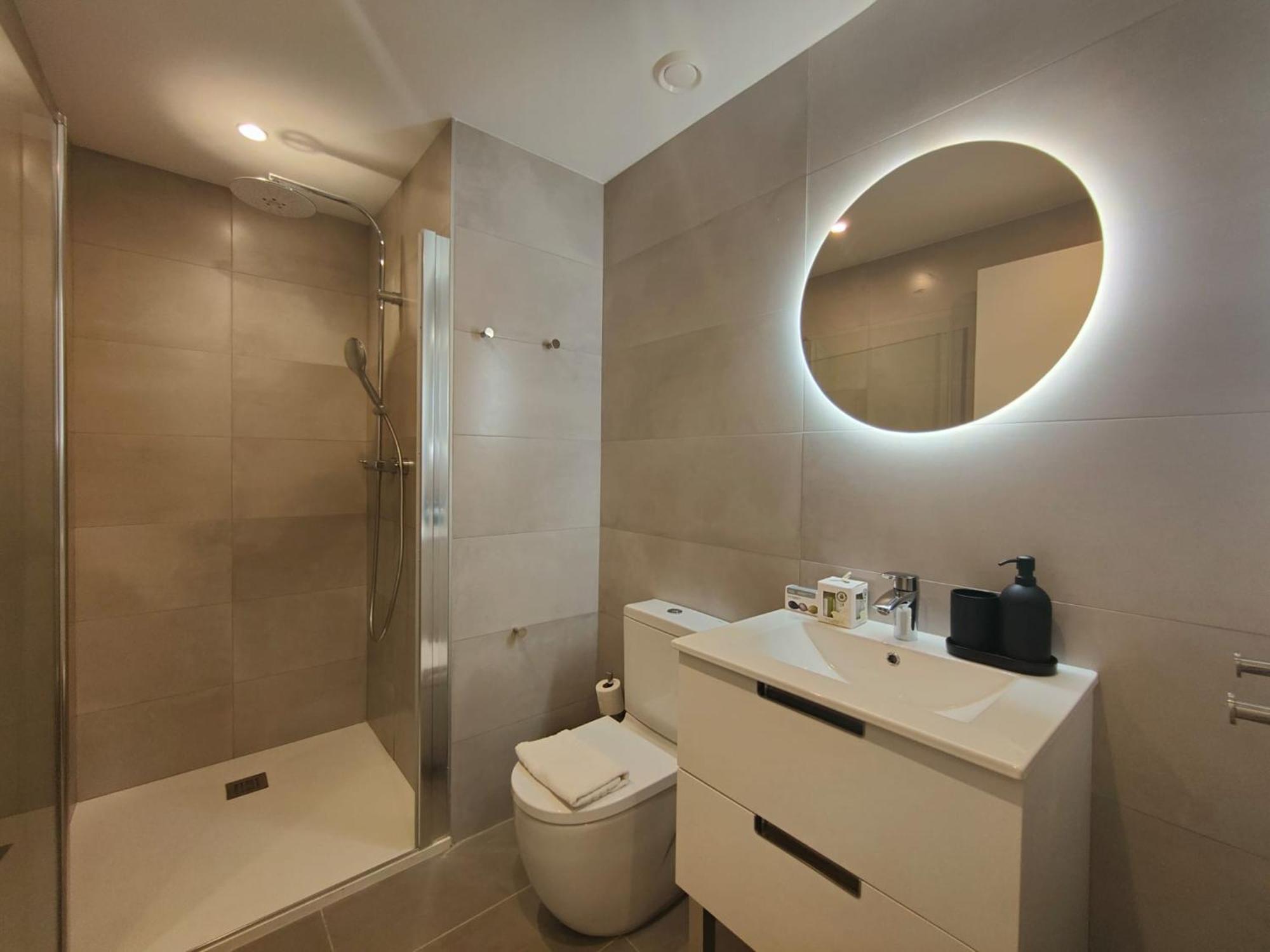 Luxury 4br With Balcony Apartment Barcelona