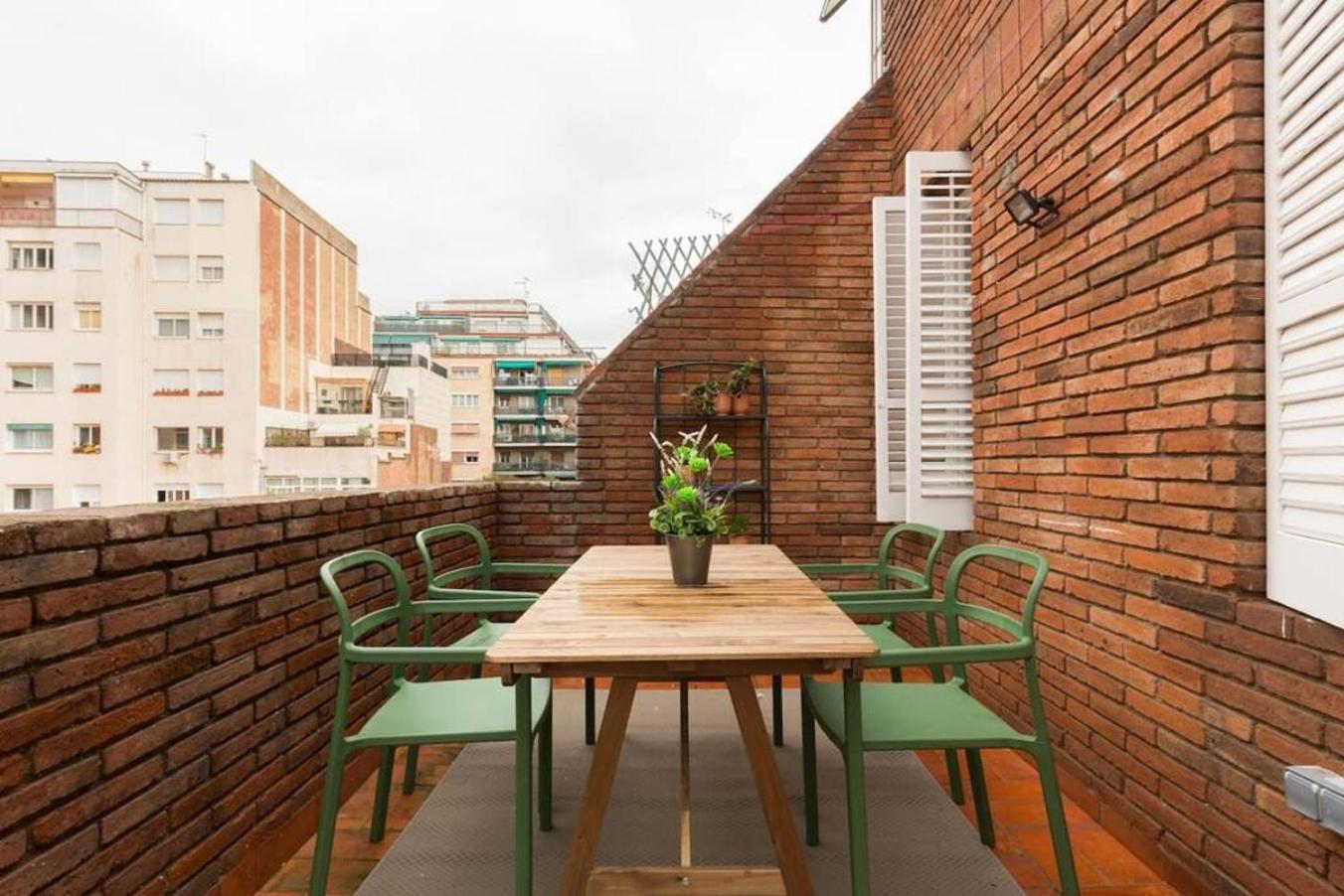 2 Bdr Penthouse In Grcia Apartment