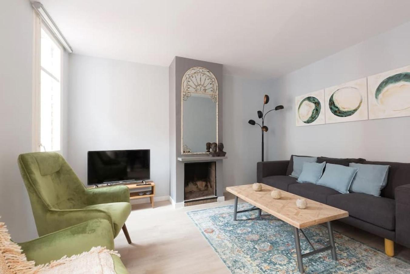 Apartment 2 Bdr Penthouse In Grcia