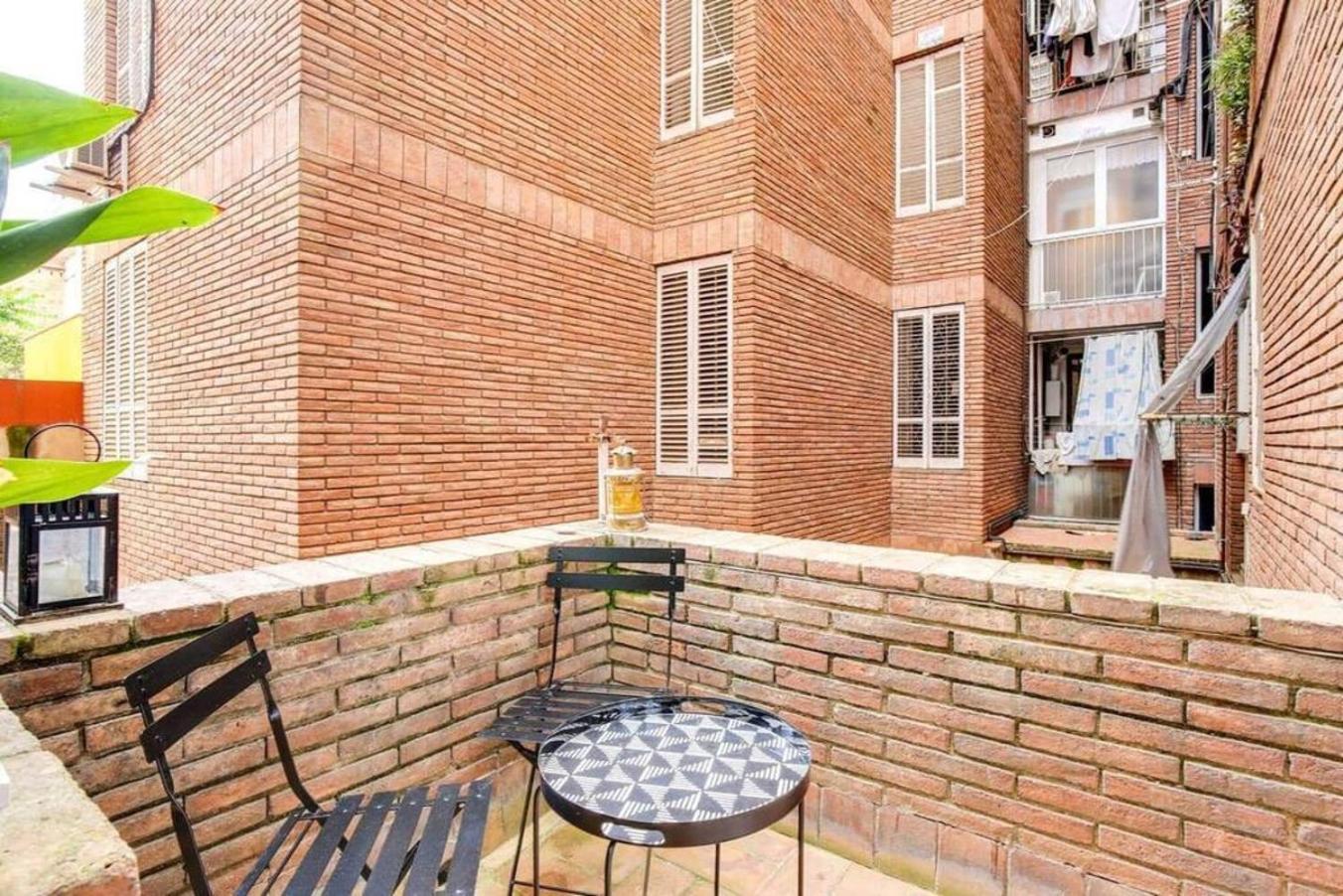 Colorful With Cozy Terrace In Gracia Barcelona