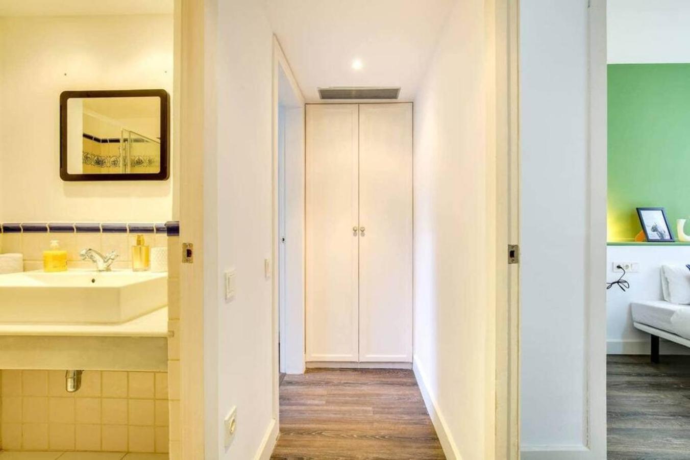 Colorful With Cozy Terrace In Gracia Apartamento *