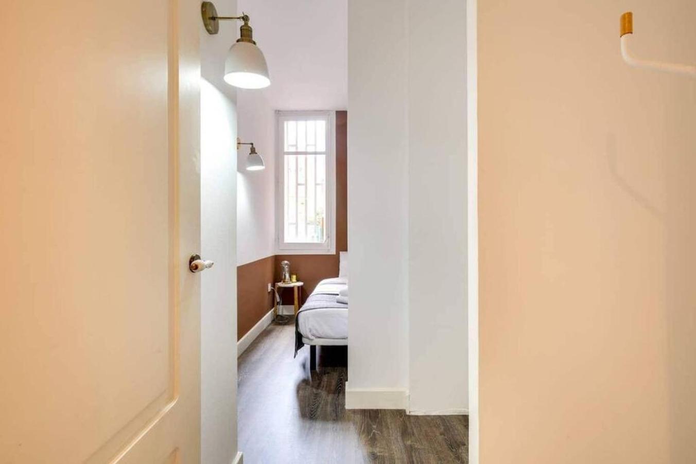 Colorful With Cozy Terrace In Gracia Apartamento *
