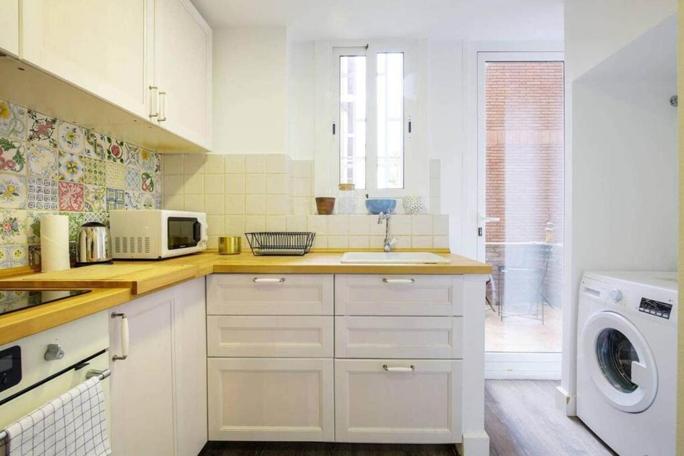 Colorful With Cozy Terrace In Gracia Apartamento