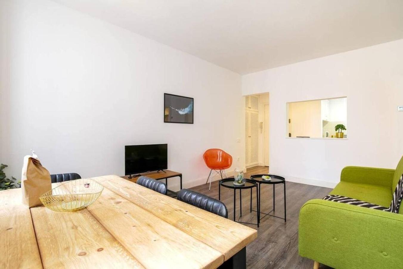 Colorful With Cozy Terrace In Gracia Apartamento *