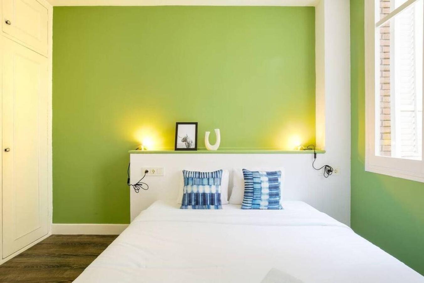 Colorful With Cozy Terrace In Gracia Apartamento