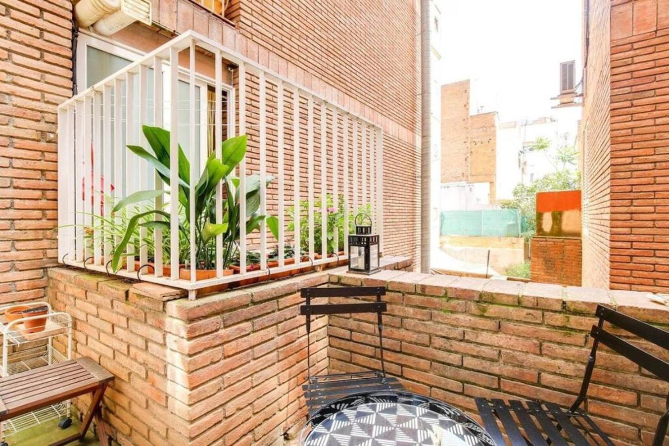 Colorful With Cozy Terrace In Gracia Apartamento Barcelona