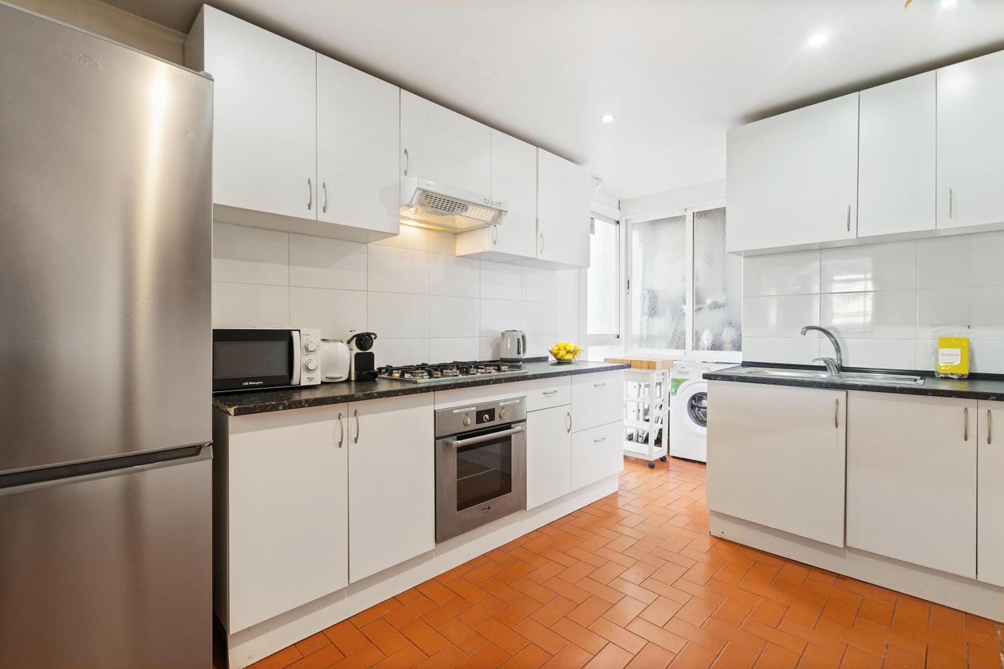 Chic 3br Retreat With Private Terrace Apartamento