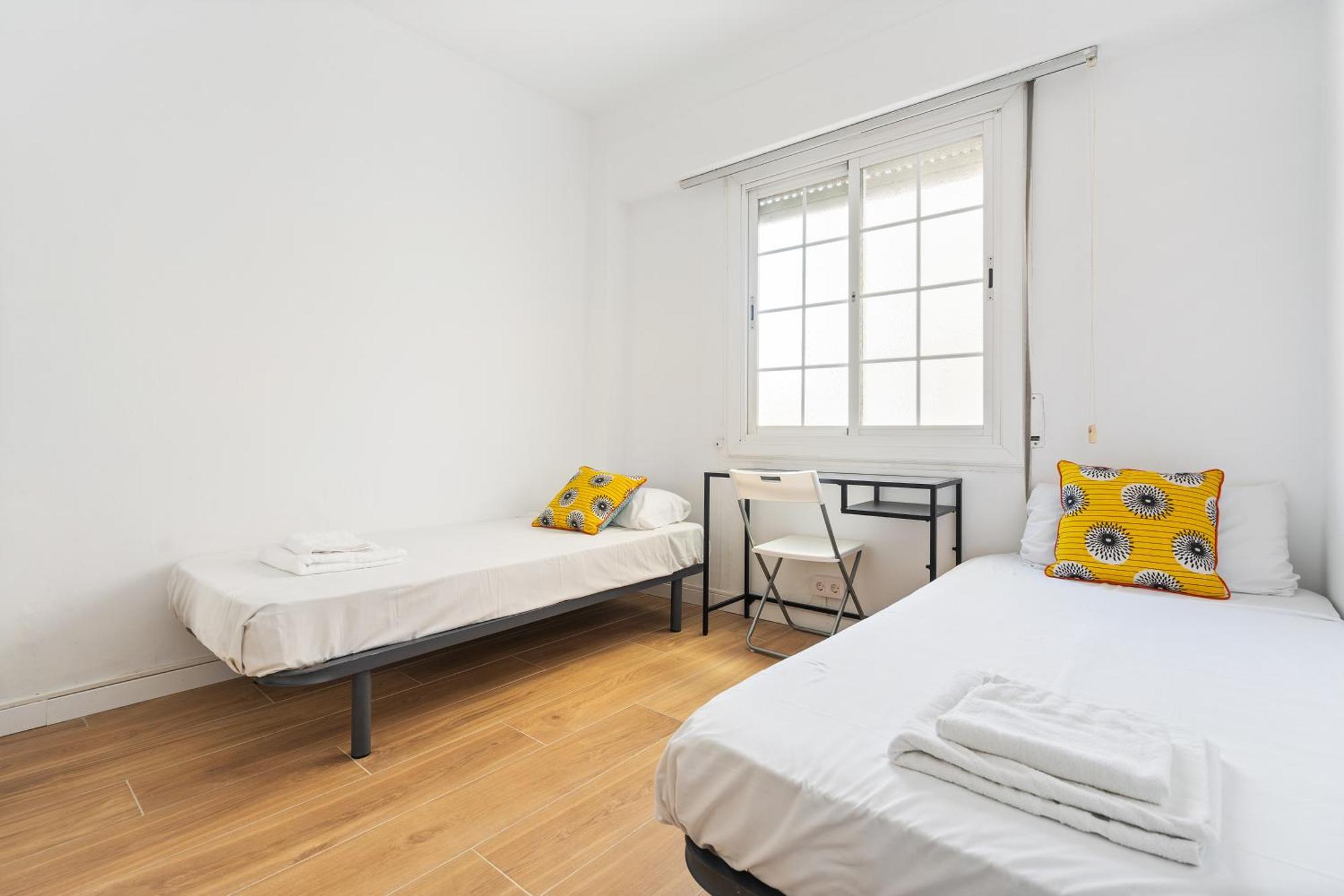 Chic 3br Retreat With Private Terrace Apartamento Barcelona