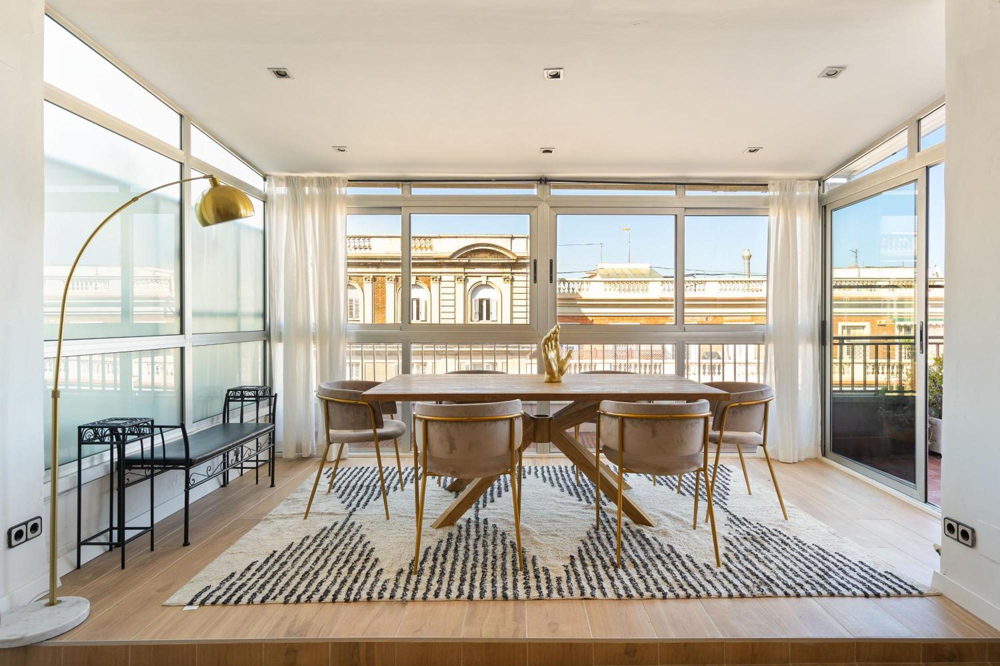 Chic 3br Retreat With Private Terrace Barcelona