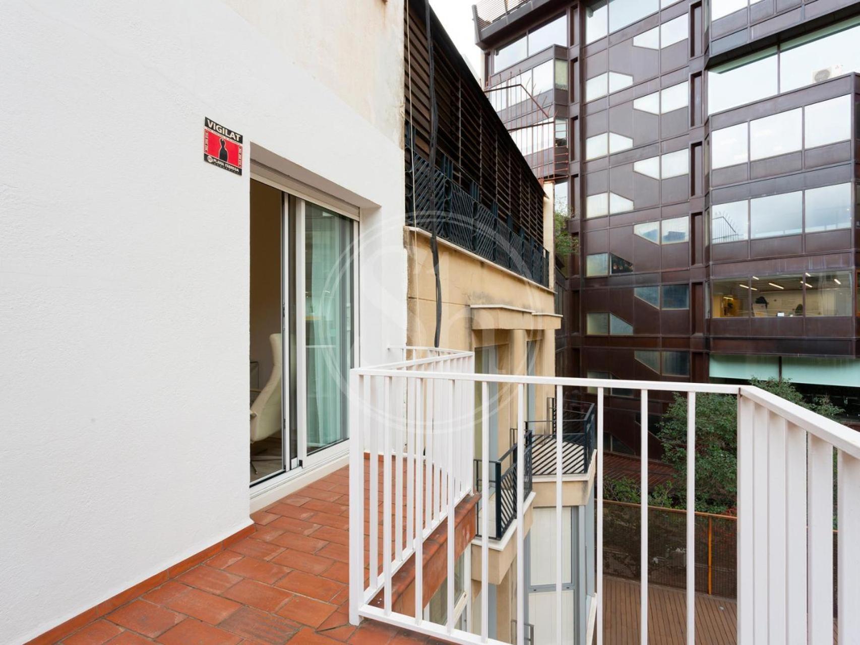 Apartamento Con Terraza Junto A Paseo De Gracia *