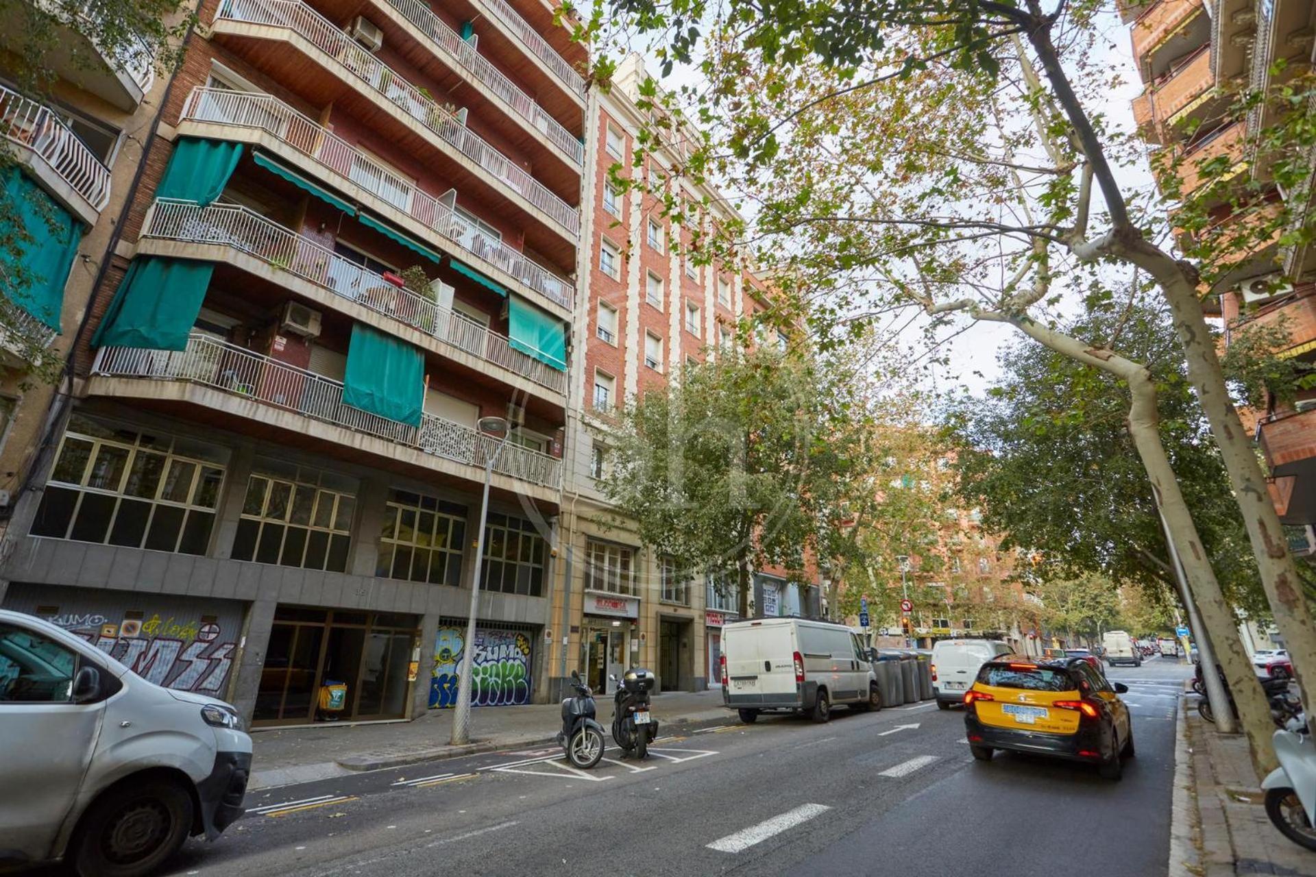 Hermoso Junto A La Sagrada Familia Barcelona