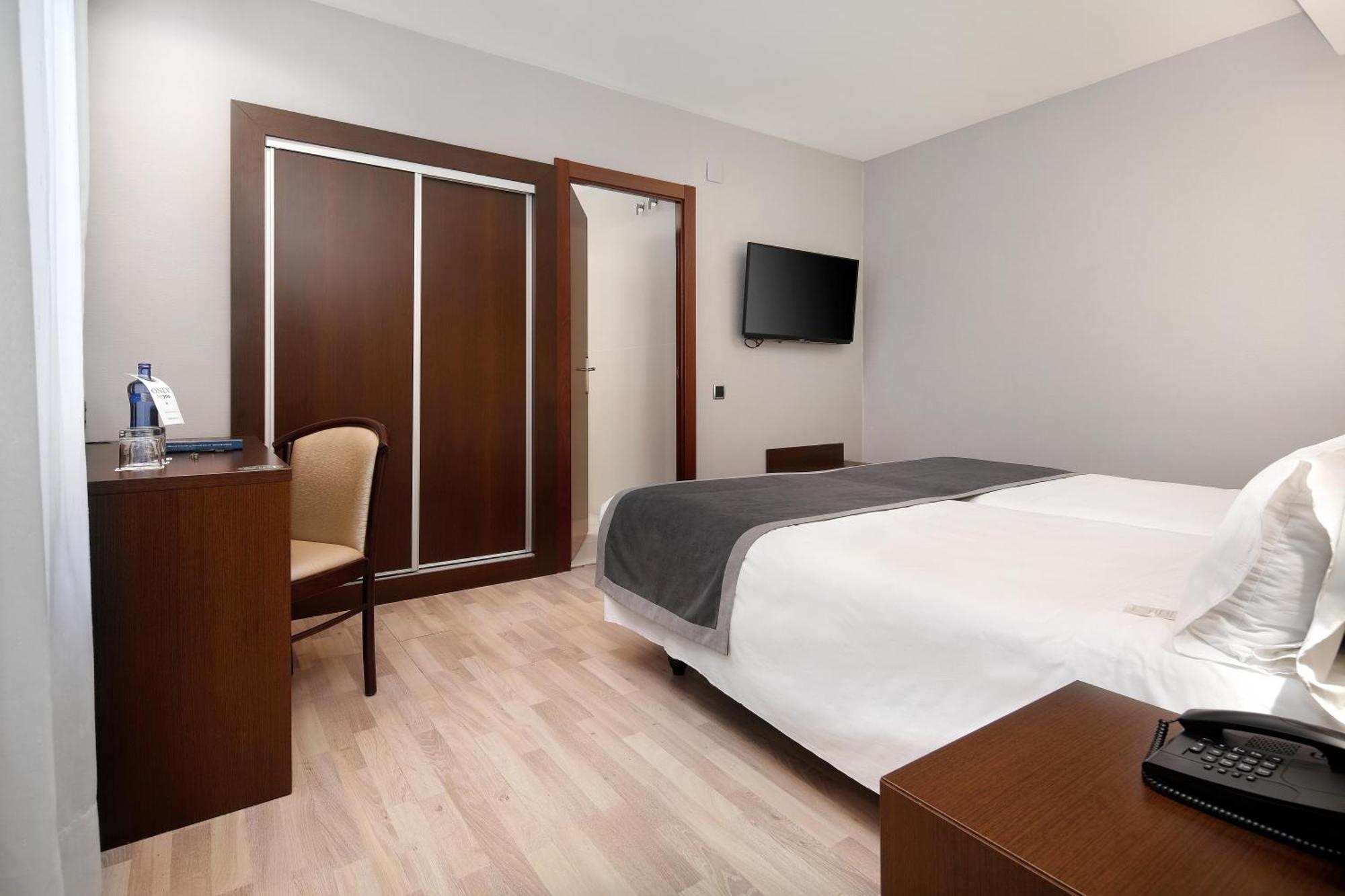 Hcc Taber Hotel 3*