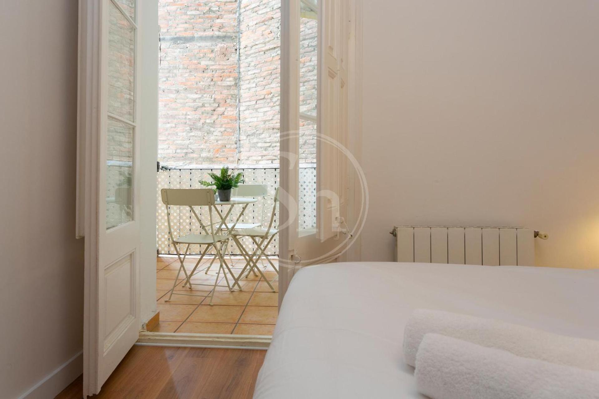 Comodo Piso En Eixample Apartment