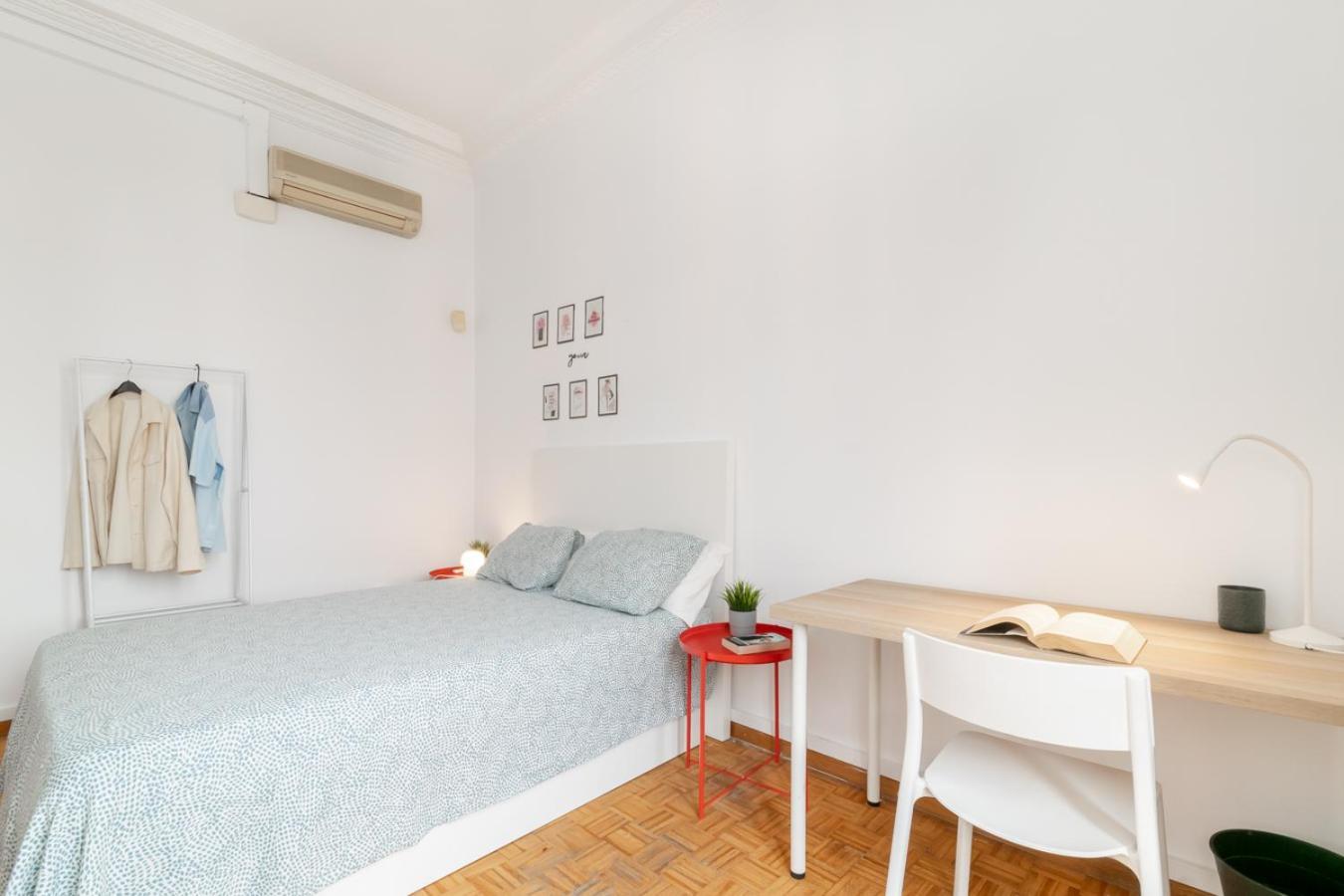 Balmes Private Hostal