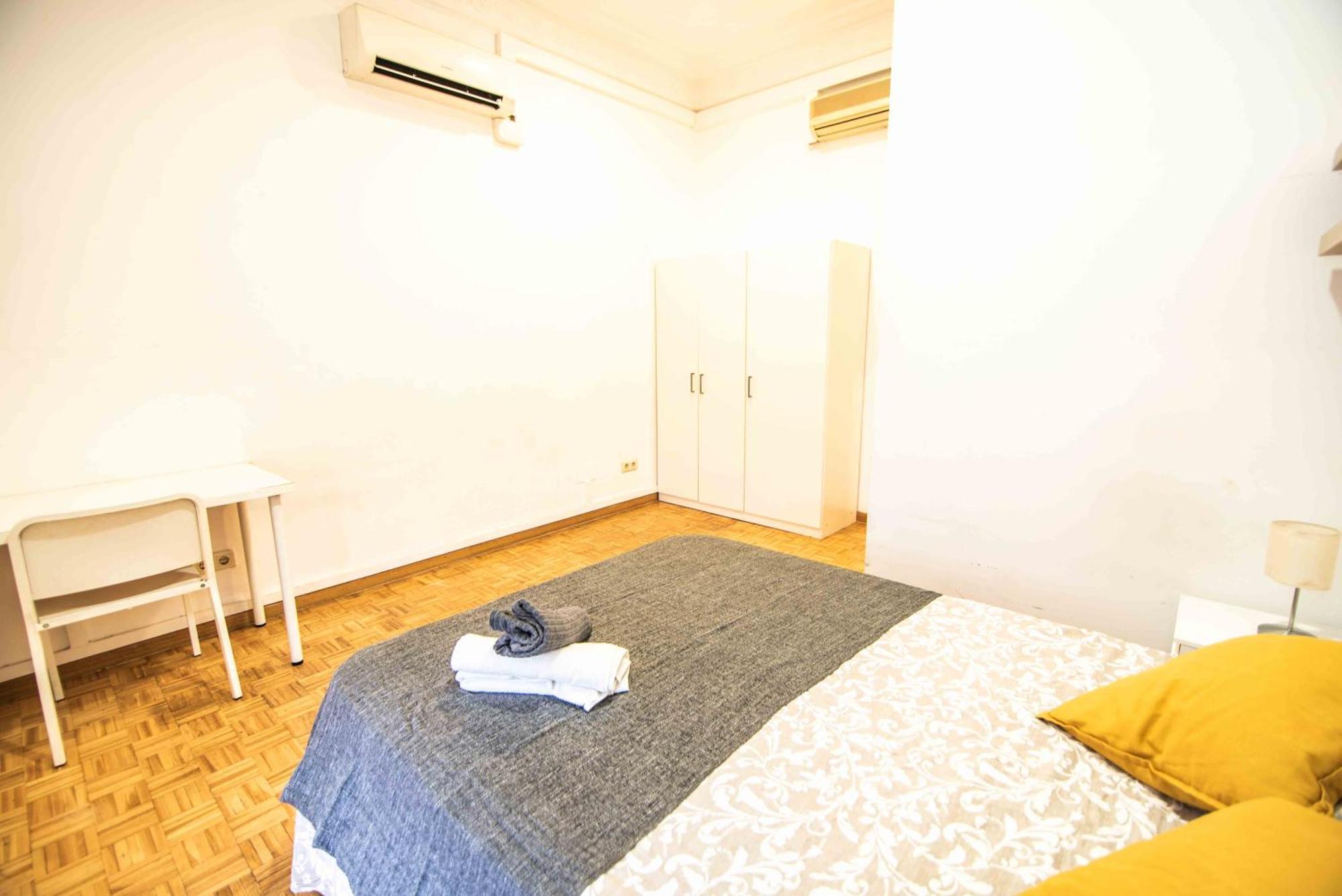 Balmes Private Hostal